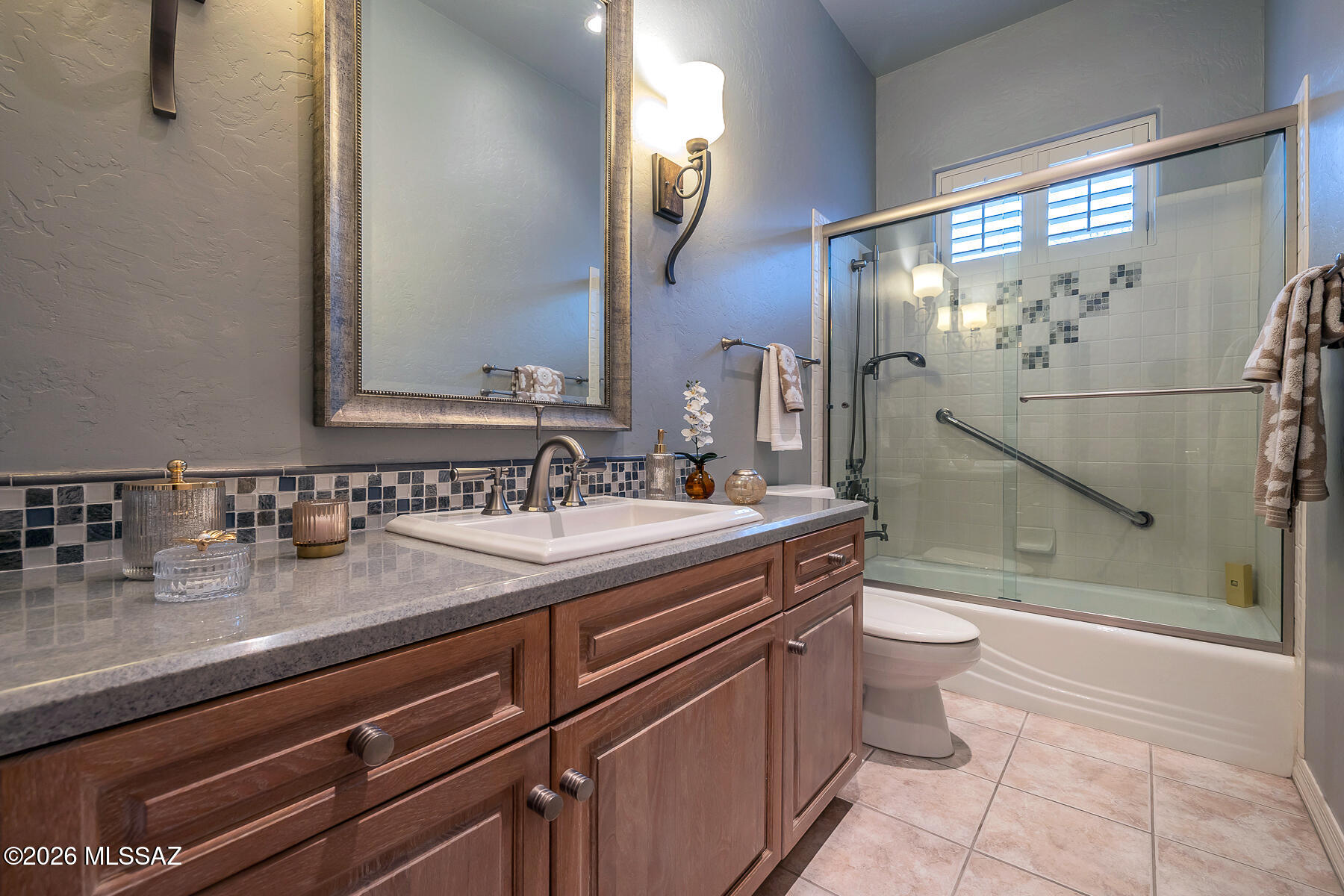 126 E Silverstone Place