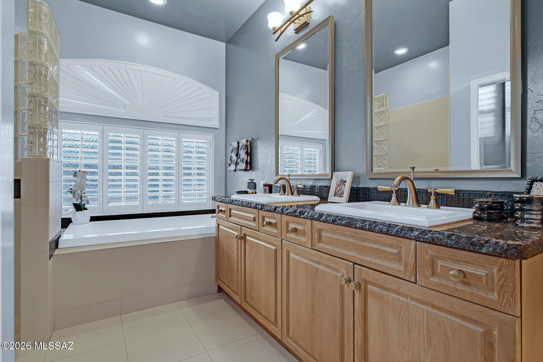 126 E Silverstone Place