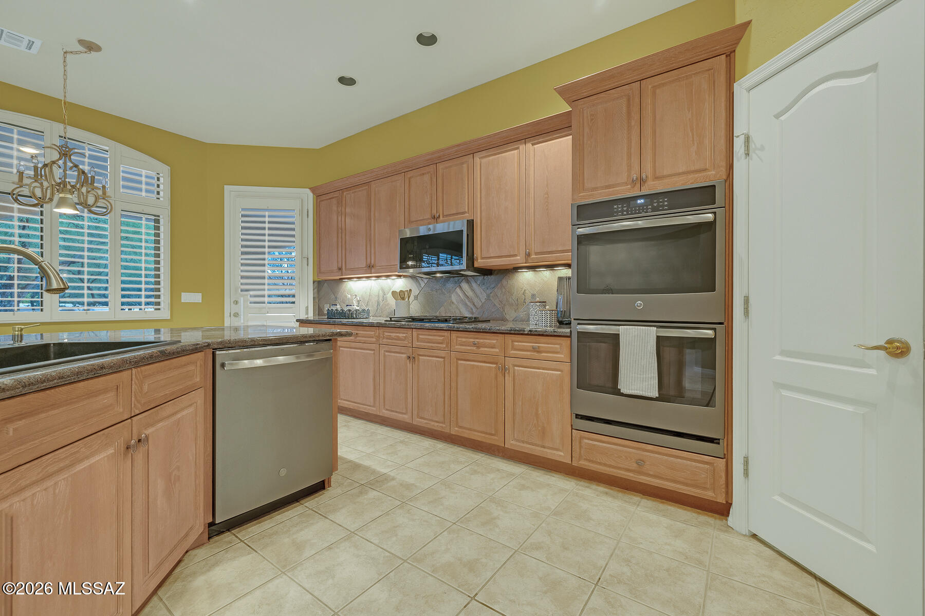 126 E Silverstone Place