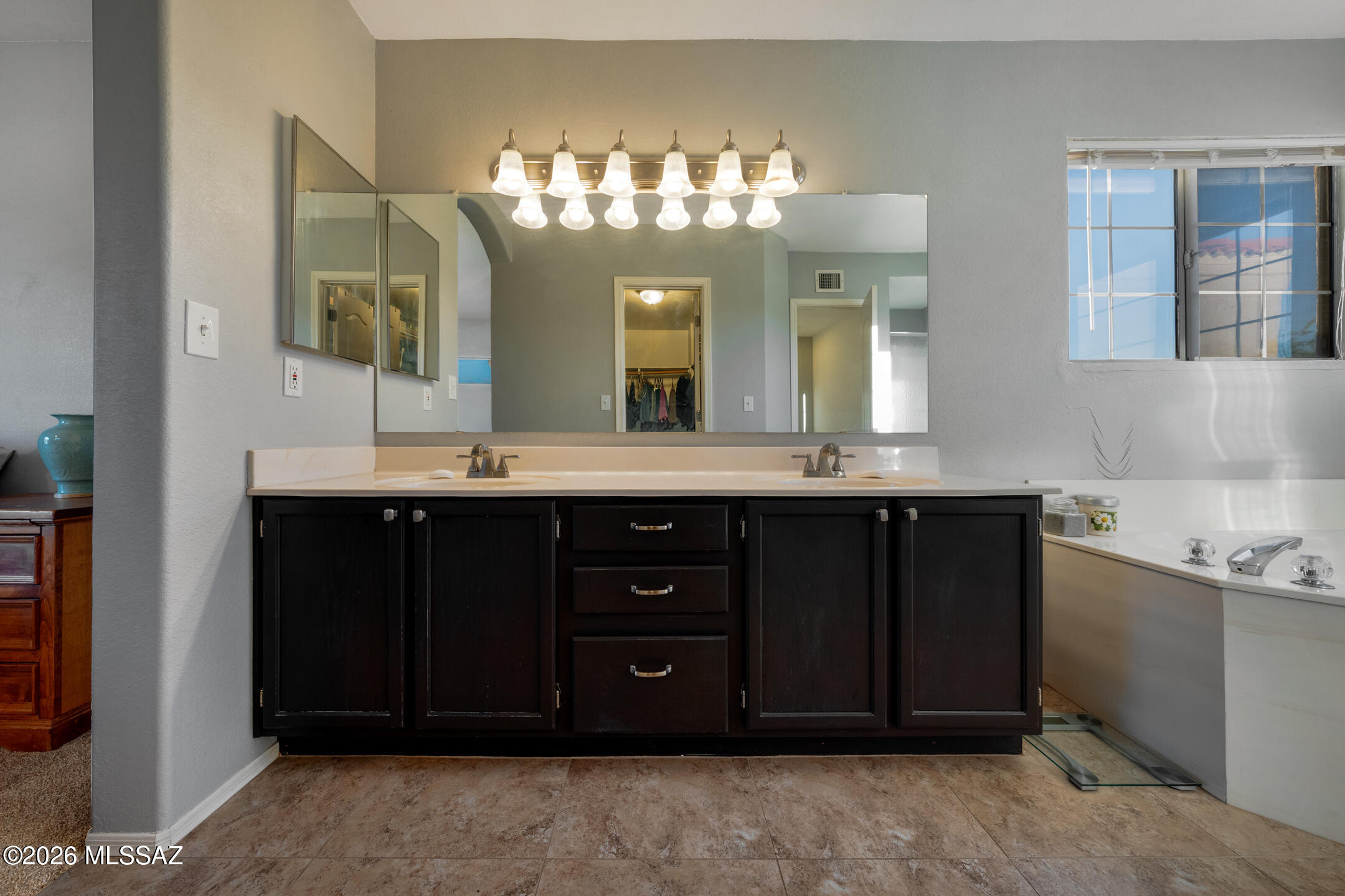 2711 W Camino De La Caterva