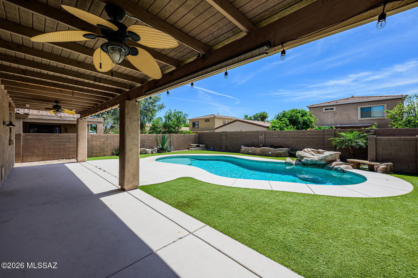 424 E Placita Costana