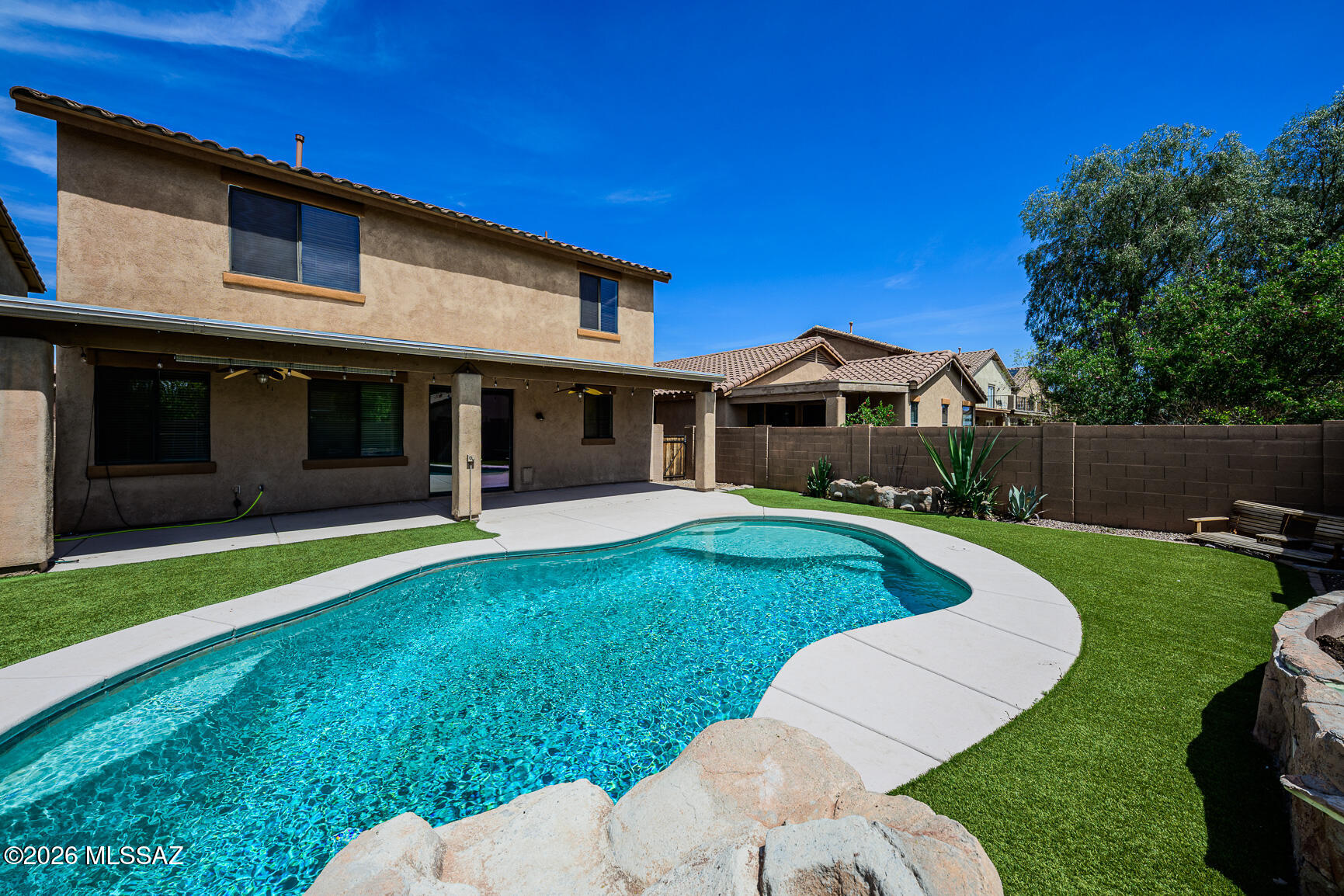 424 E Placita Costana