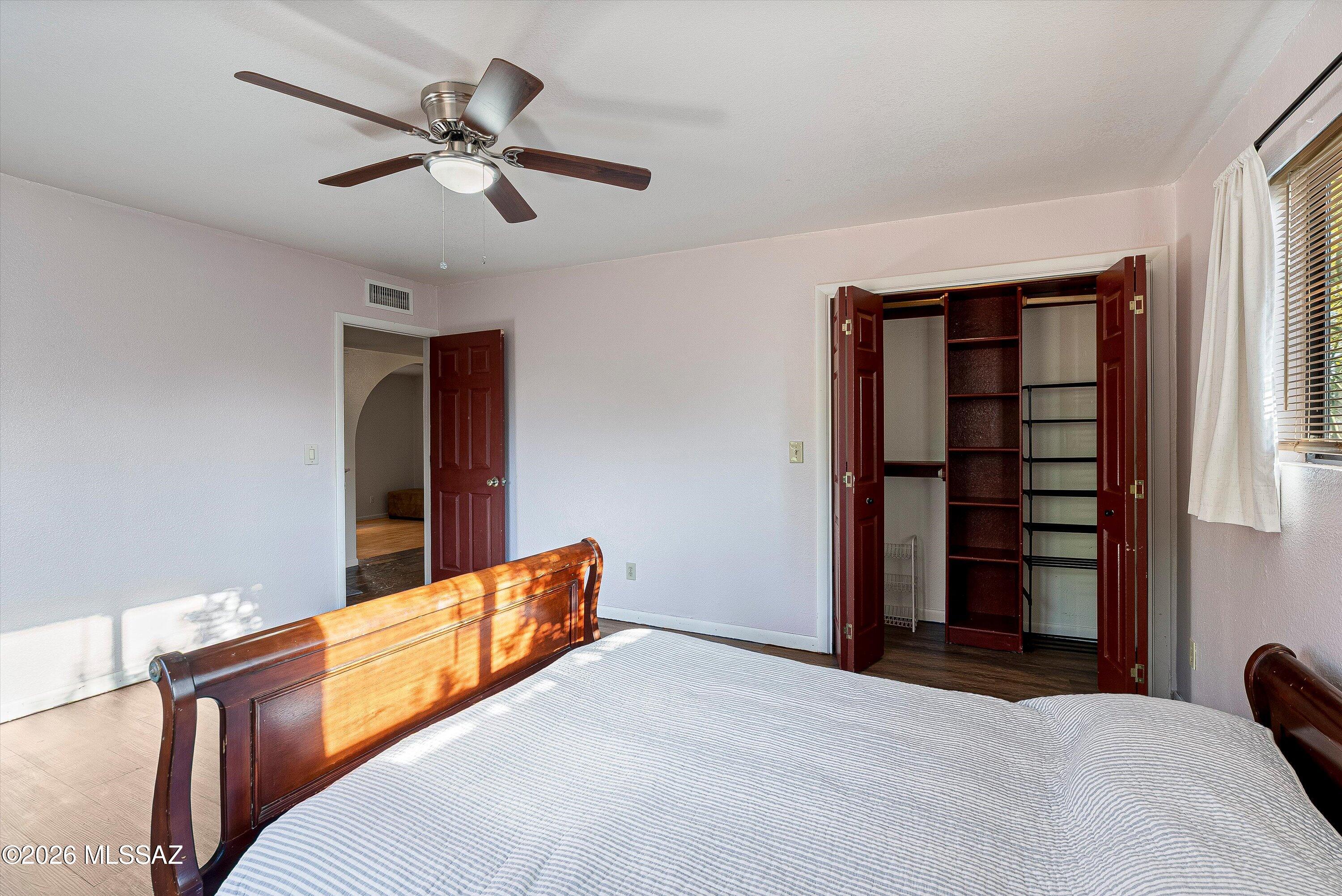 4950 E Hawthorne Street