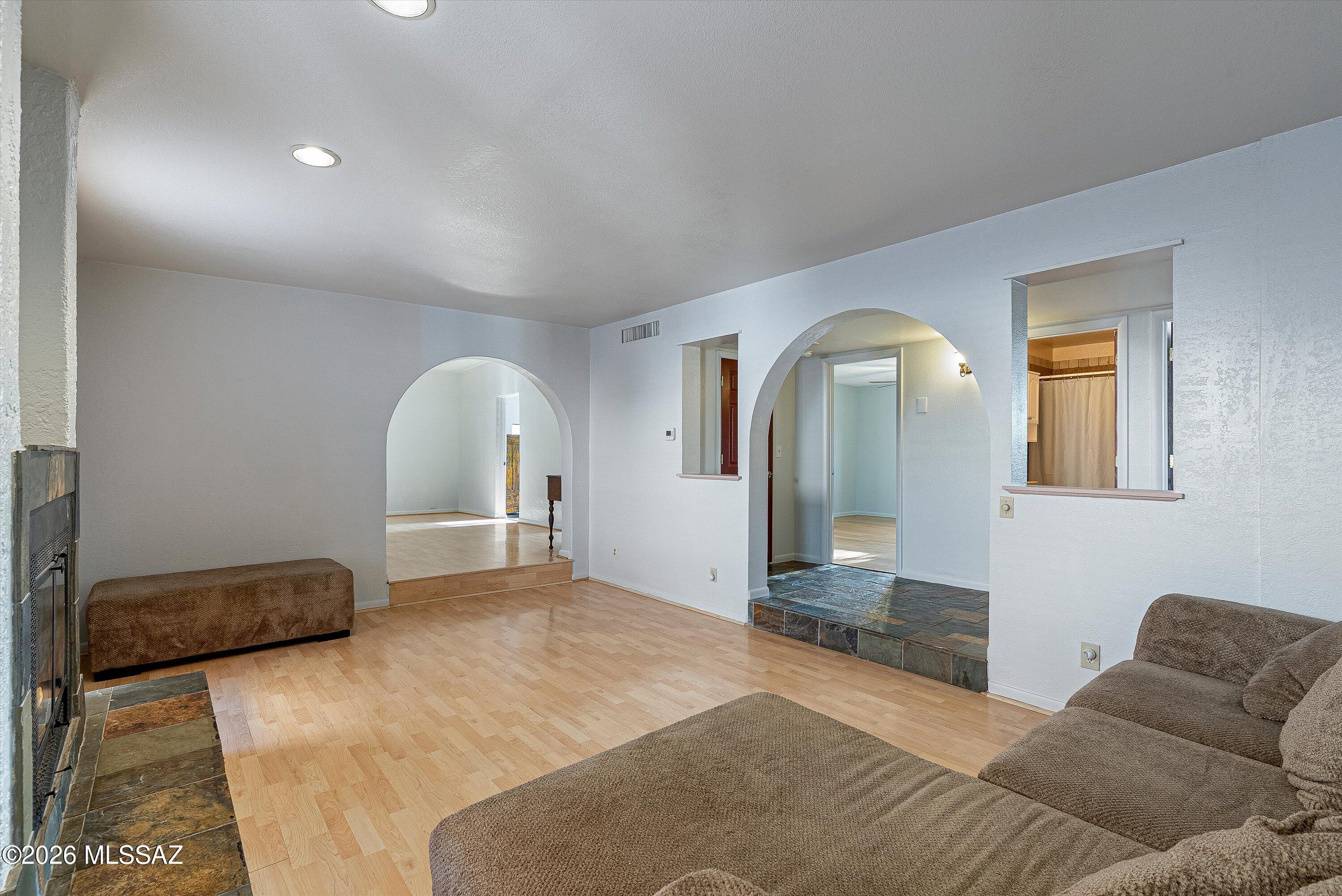 4950 E Hawthorne Street