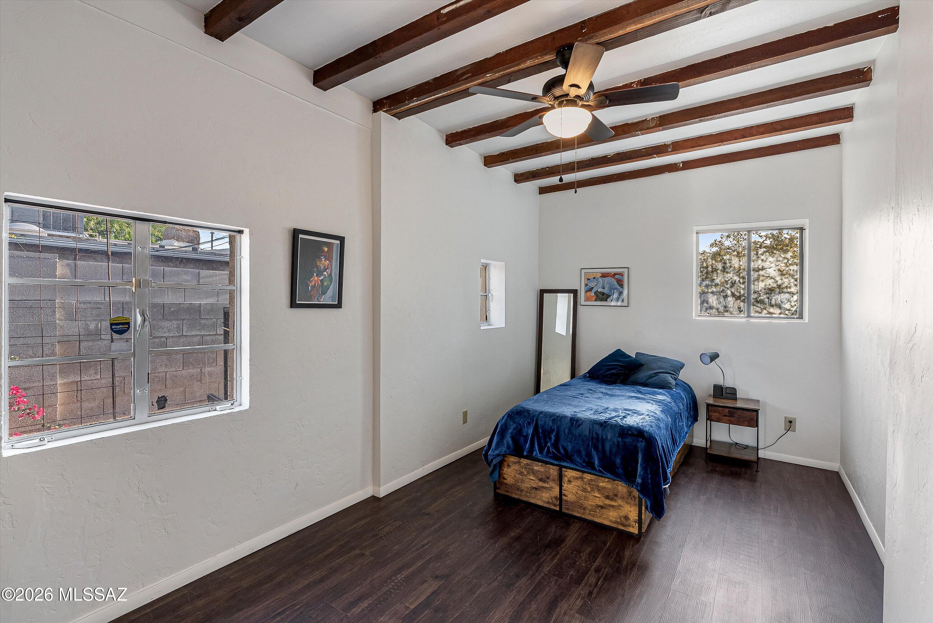 4950 E Hawthorne Street