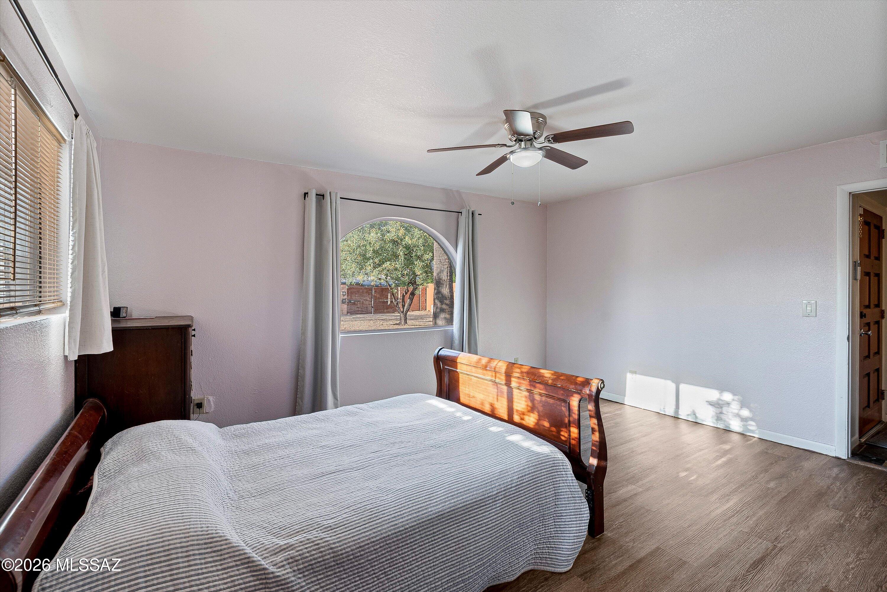 4950 E Hawthorne Street