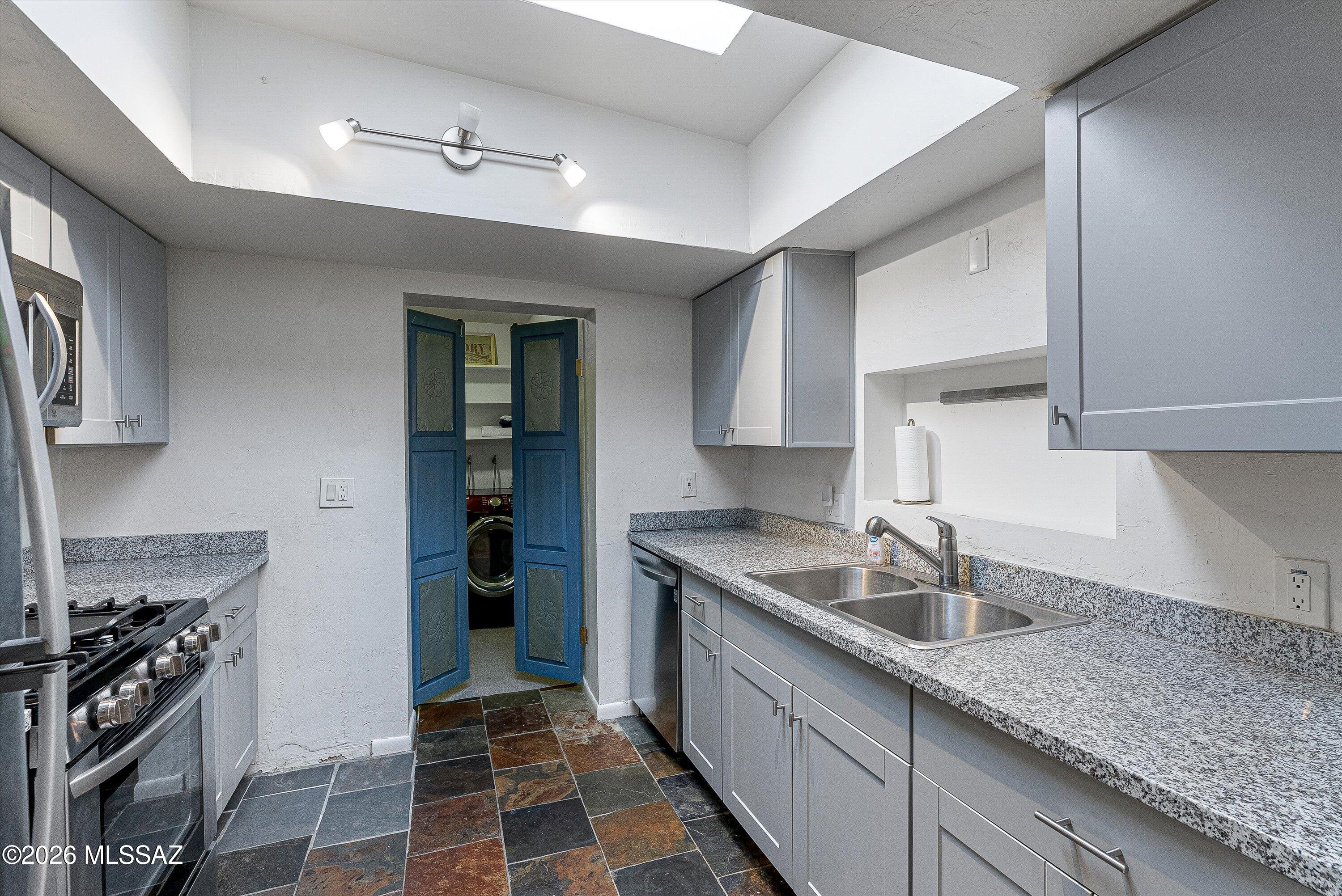 4950 E Hawthorne Street