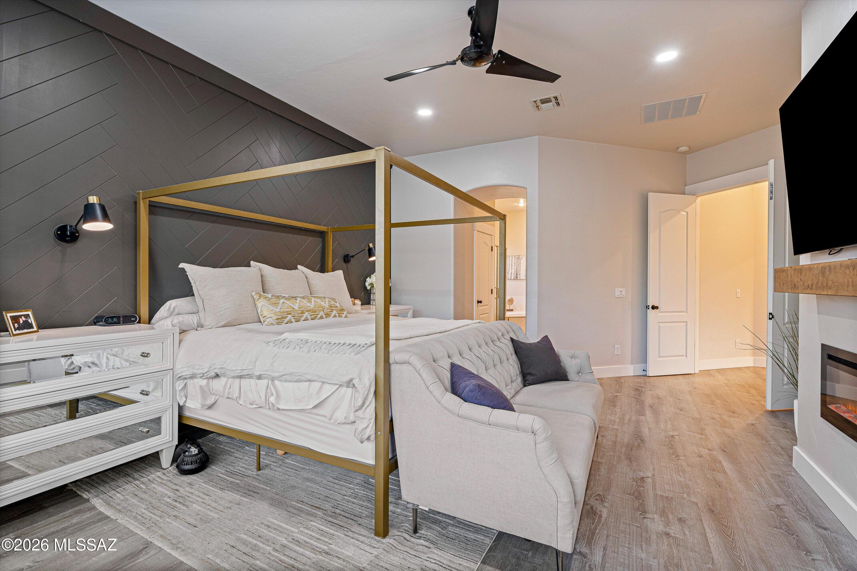 11976 N Thornbush Drive