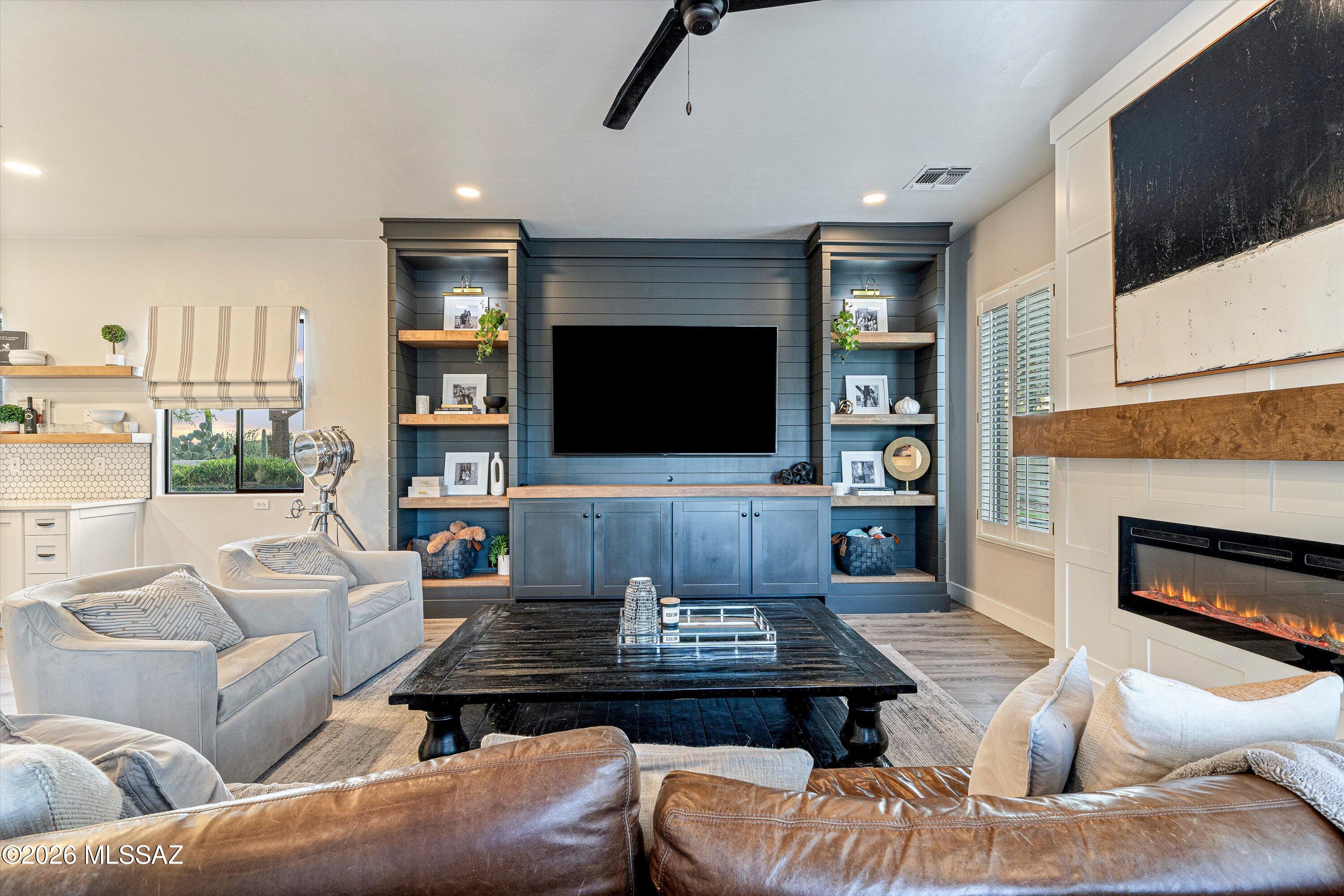 11976 N Thornbush Drive