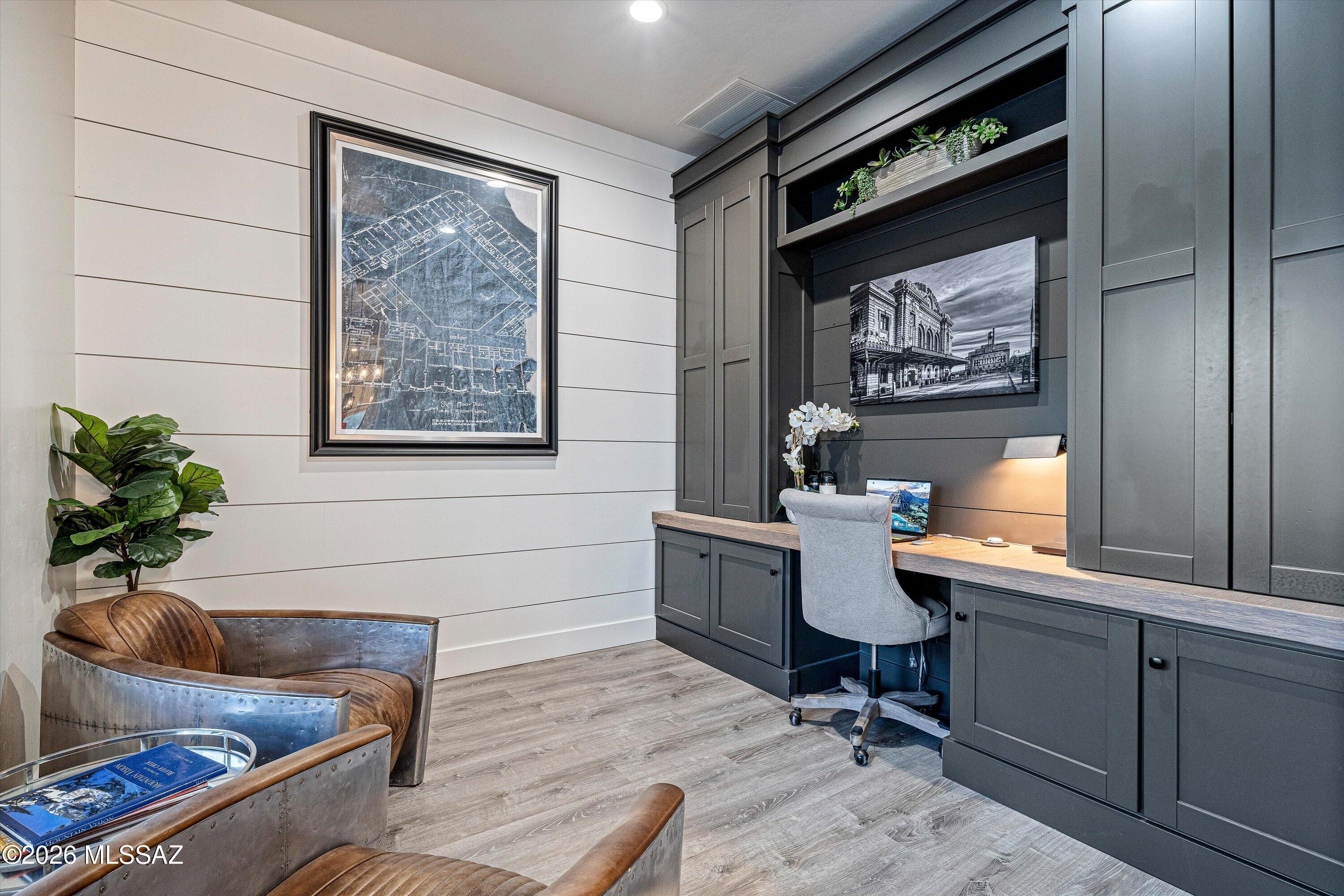 11976 N Thornbush Drive