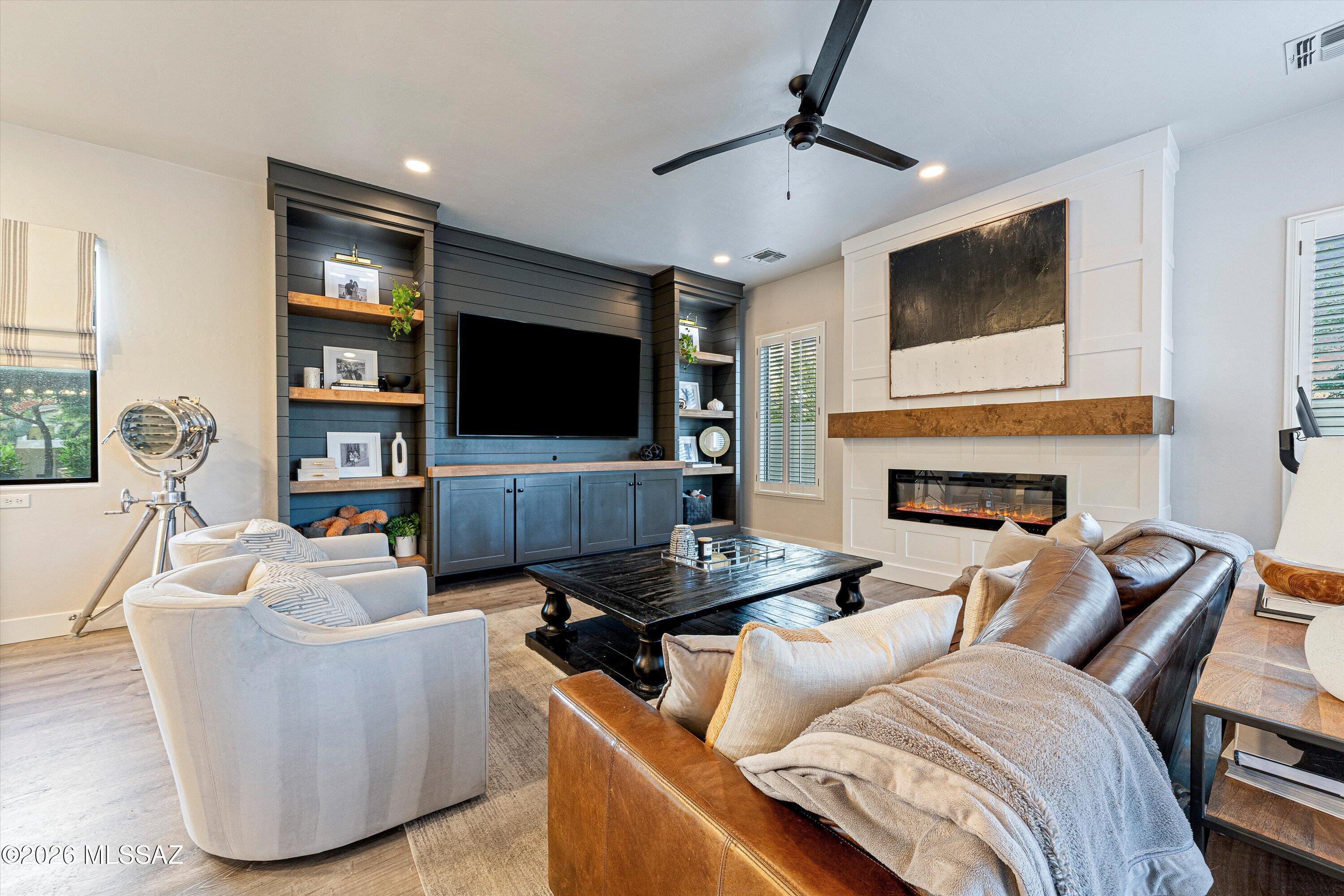 11976 N Thornbush Drive