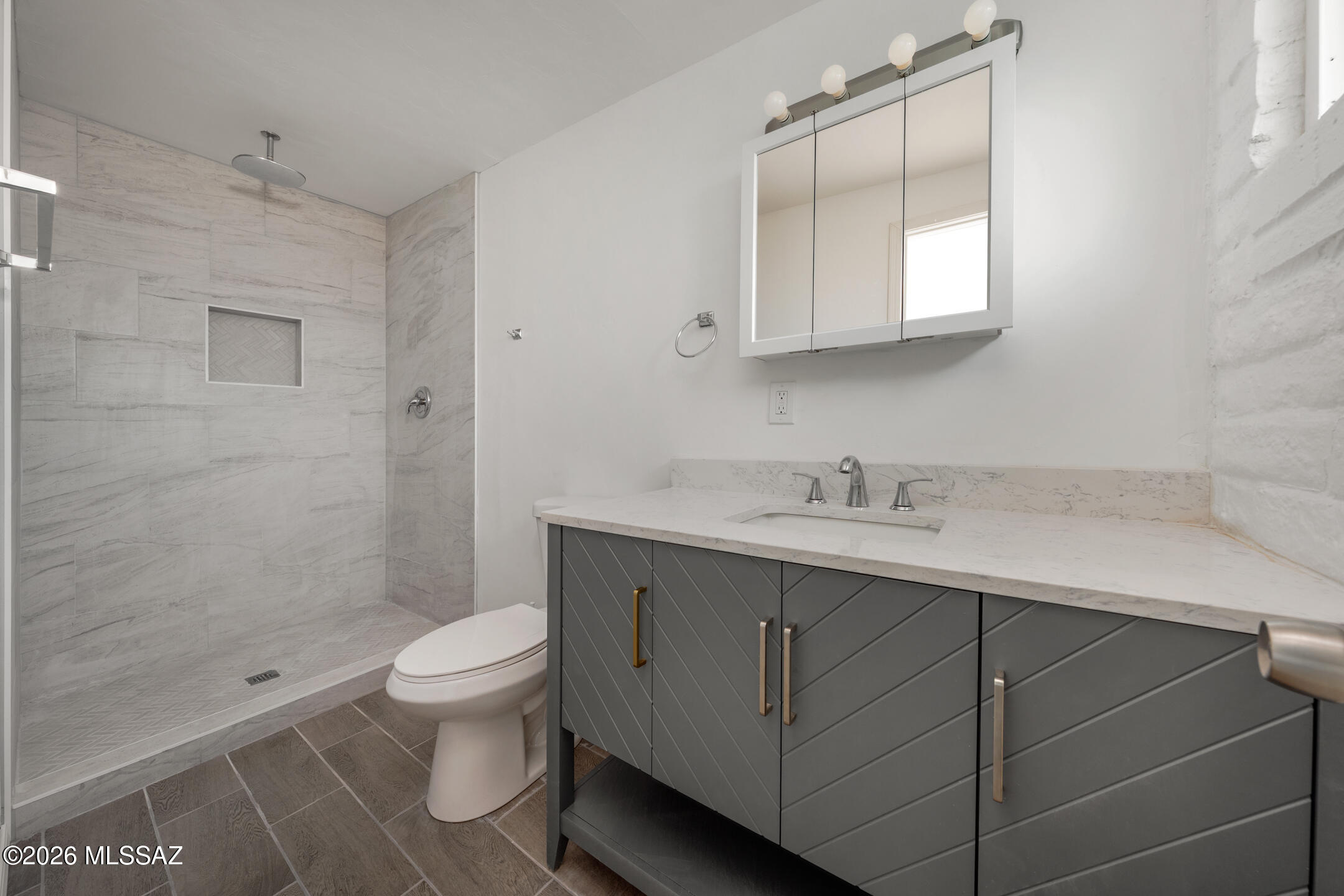 8032 E Victoria Drive