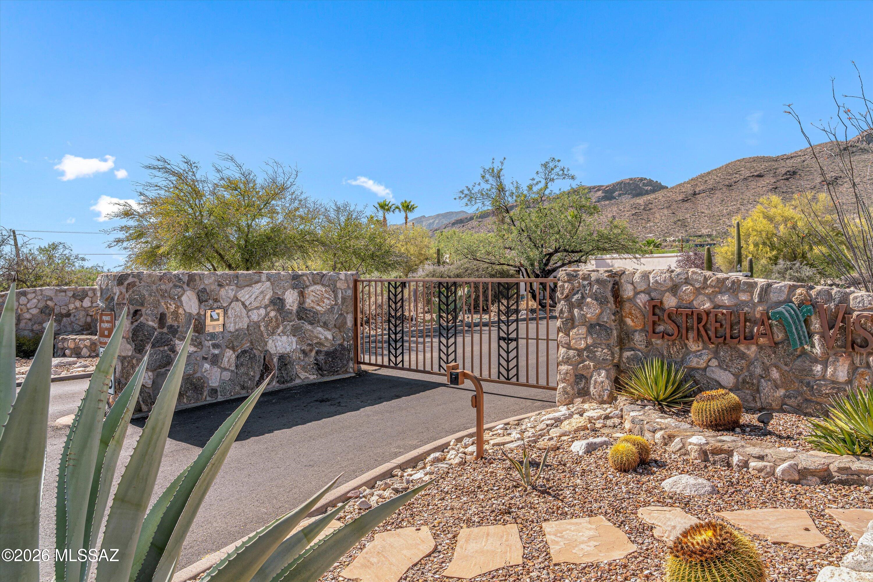 5400 N Avenida De La Colina 16