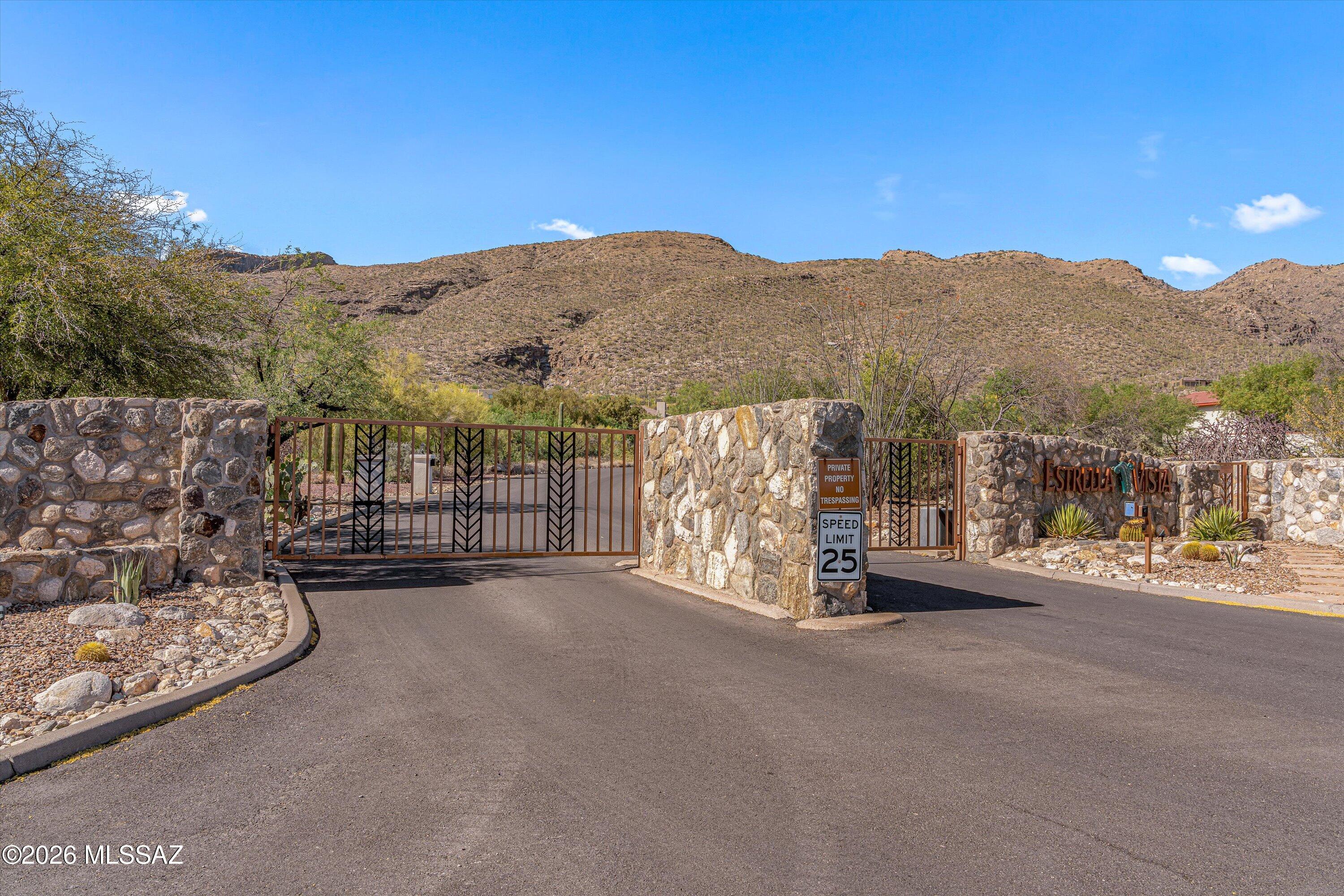 5400 N Avenida De La Colina 16