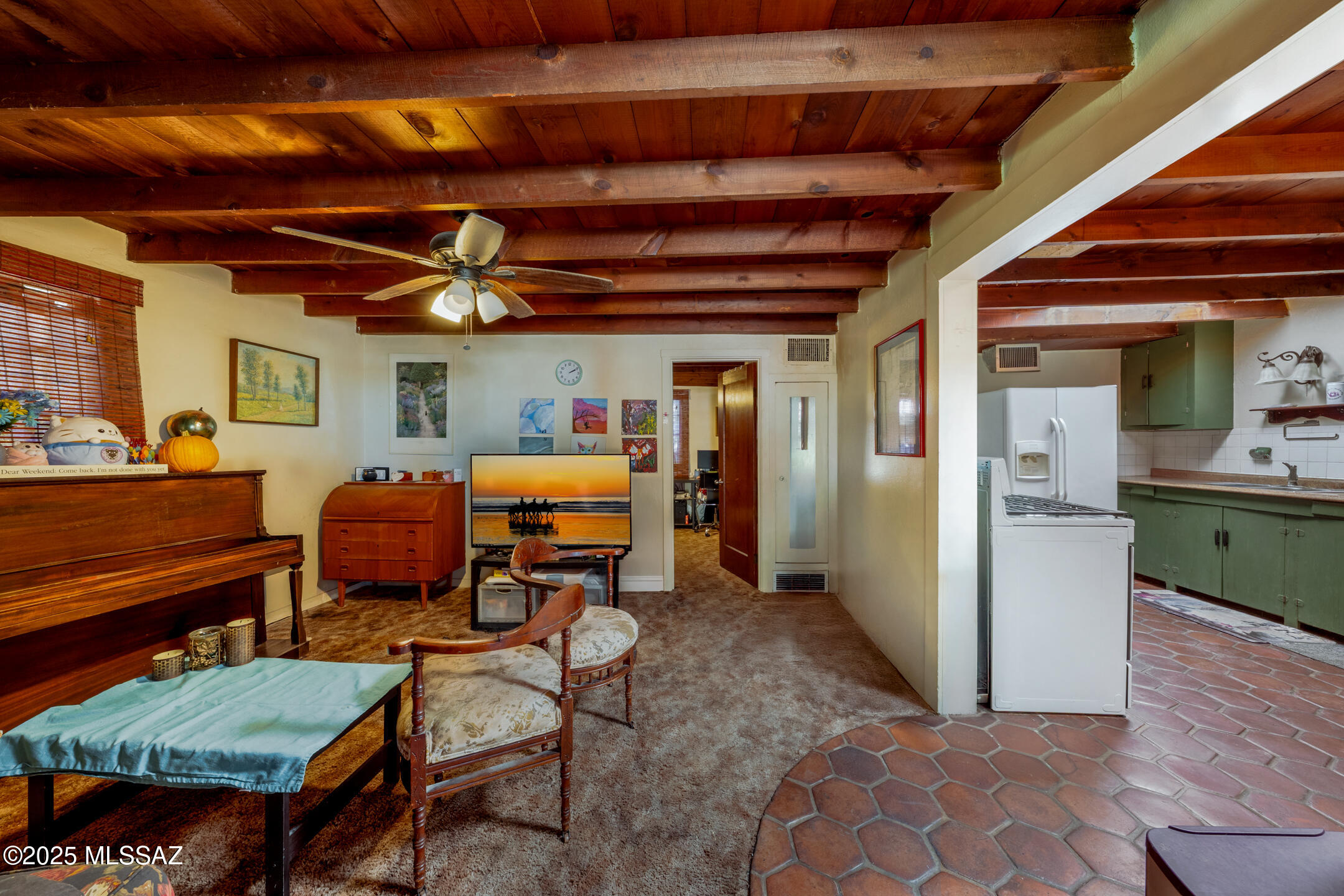 2813-2815 N Castro Avenue