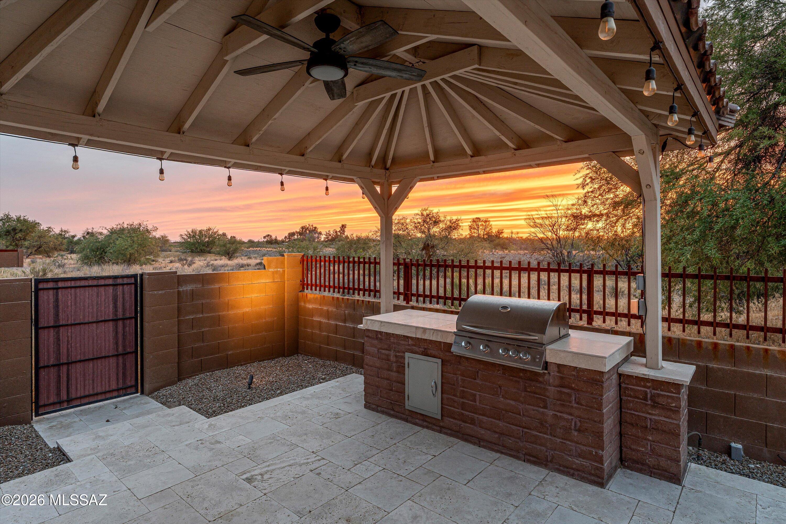 2447 N Wychwood Court