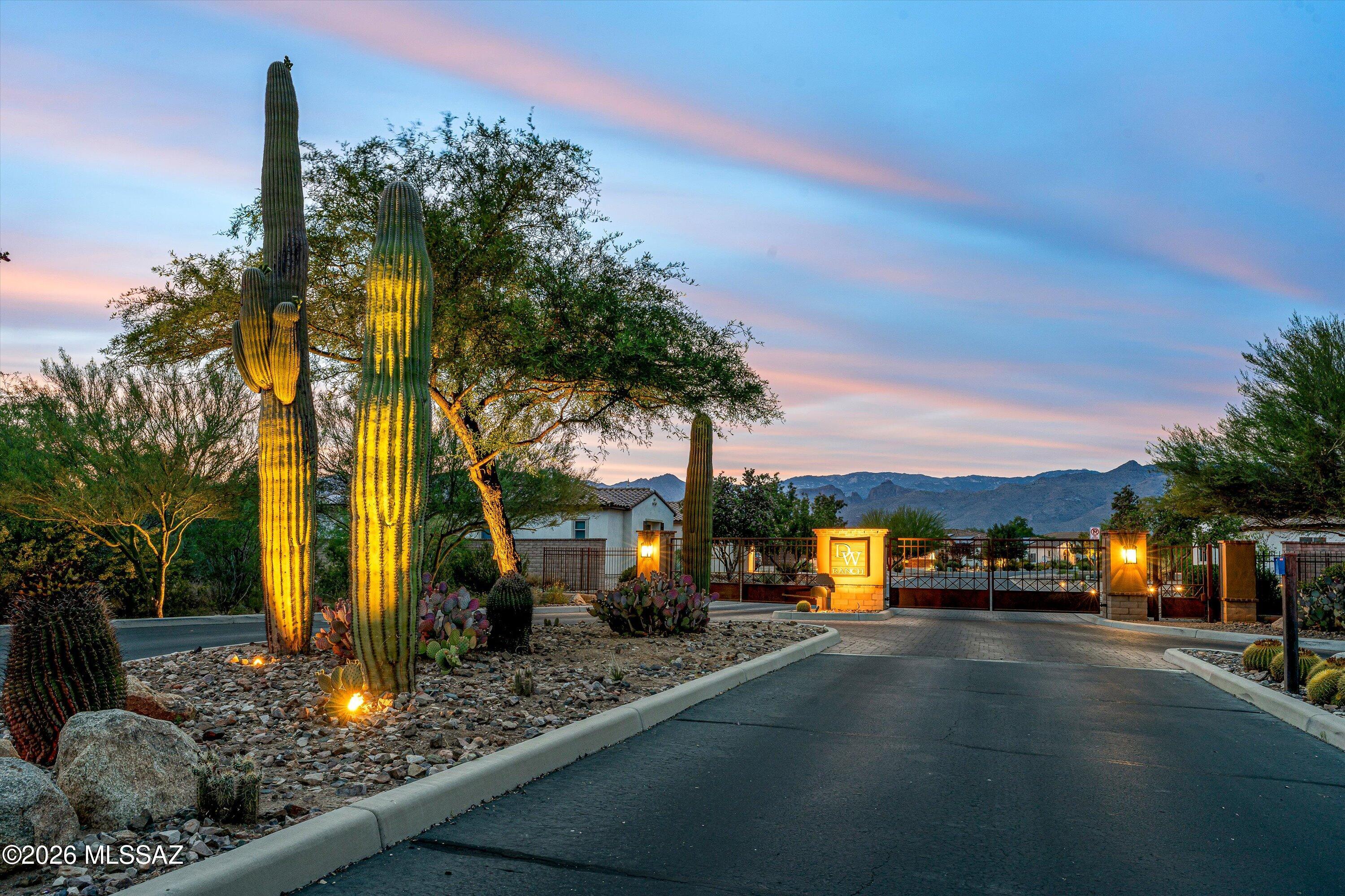 2447 N Wychwood Court