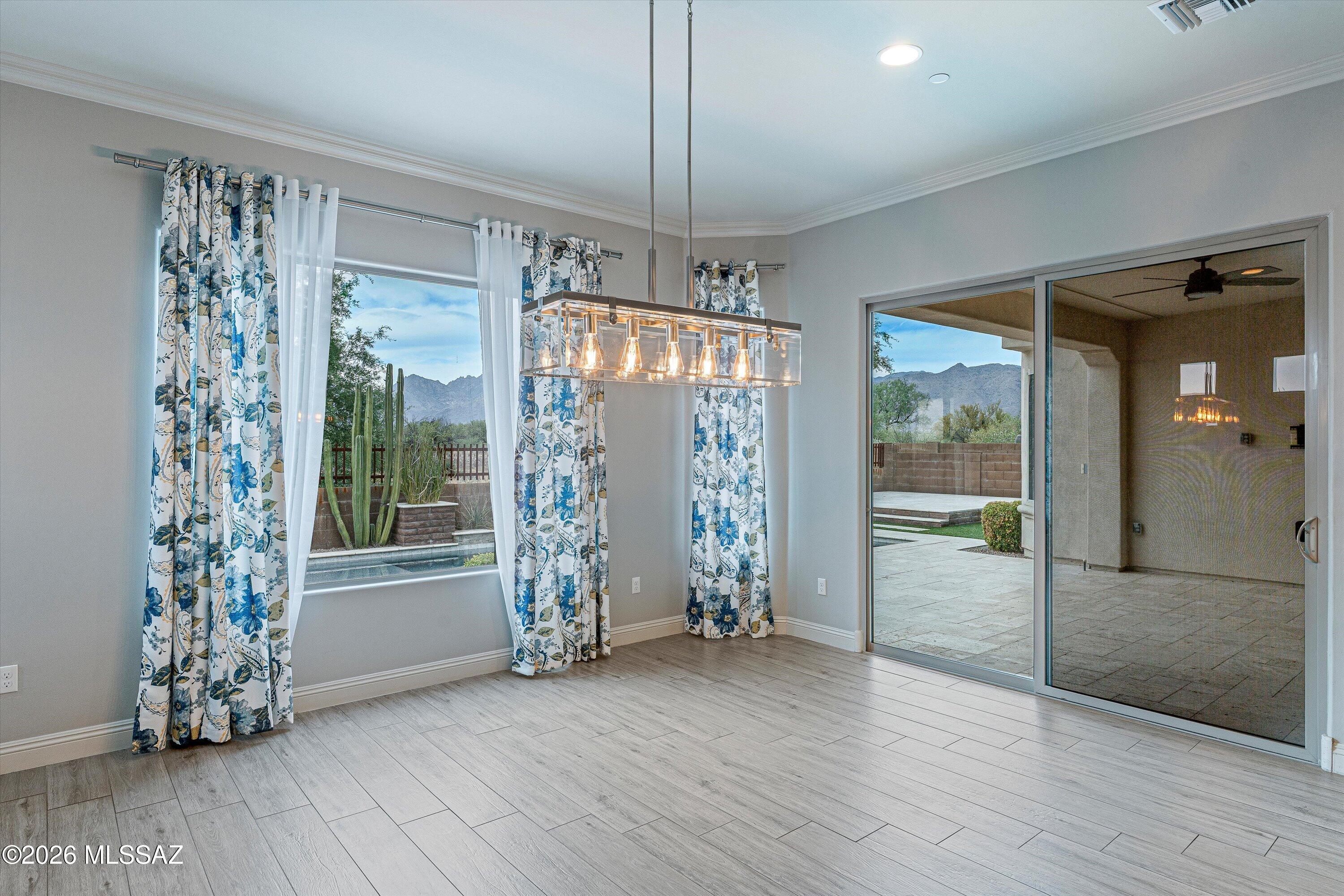 2447 N Wychwood Court