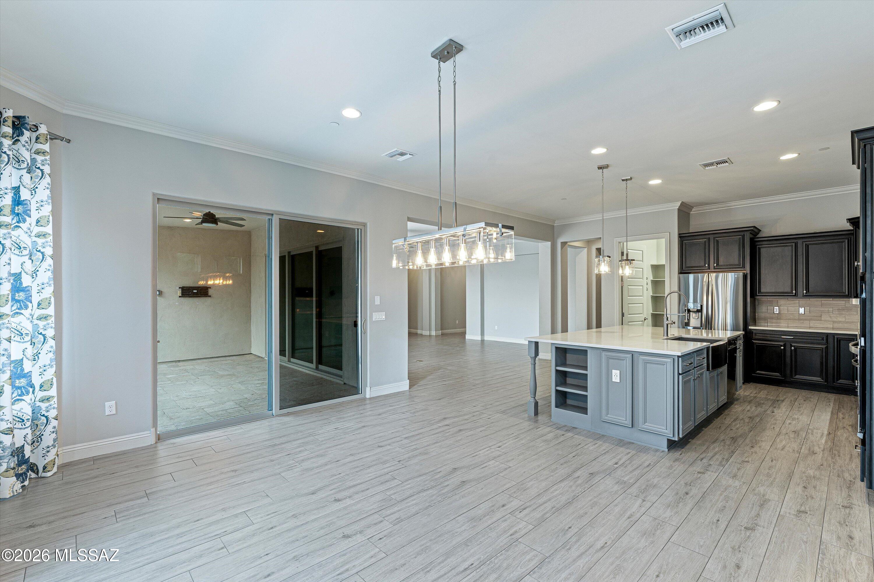 2447 N Wychwood Court
