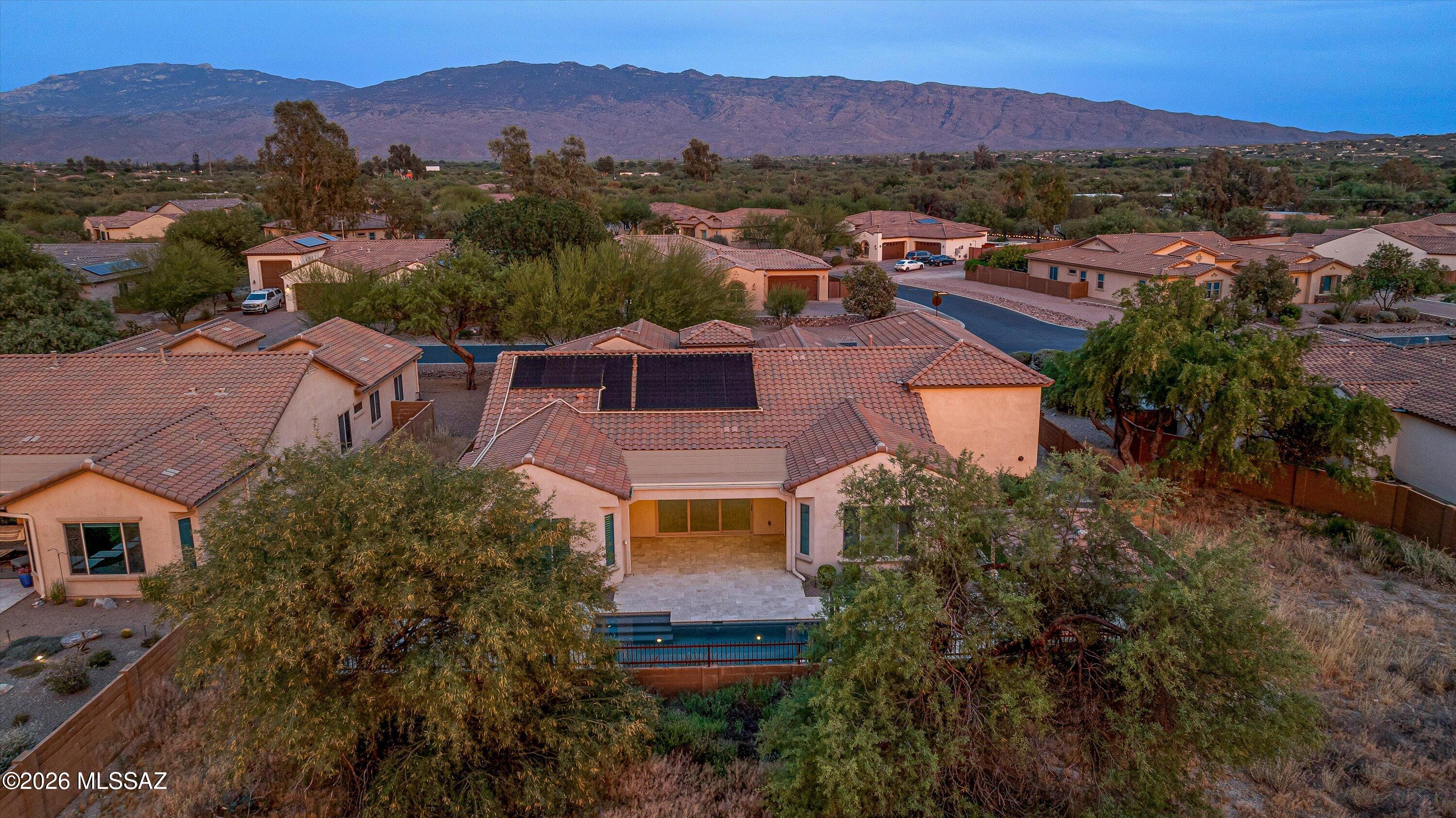 2447 N Wychwood Court