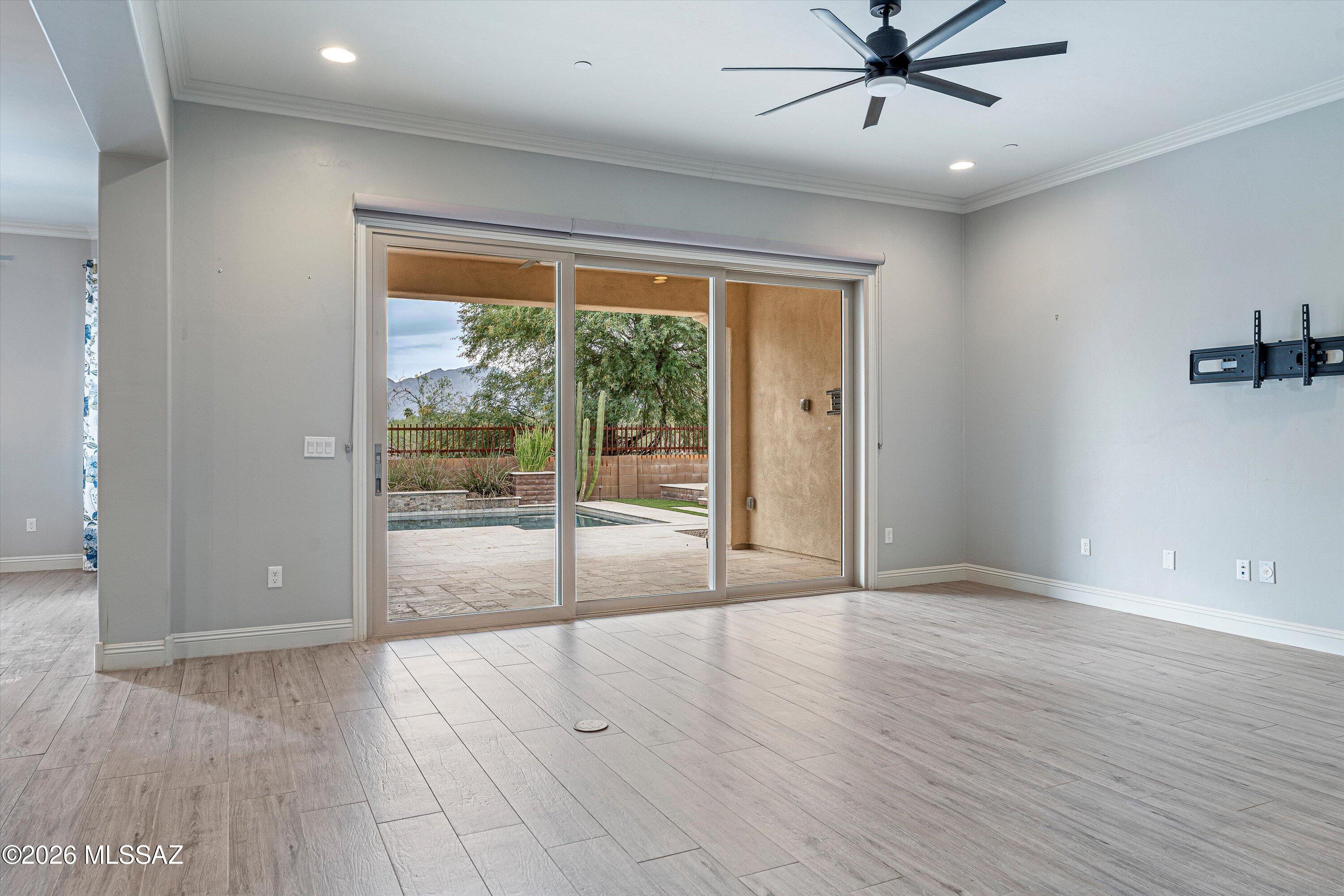 2447 N Wychwood Court