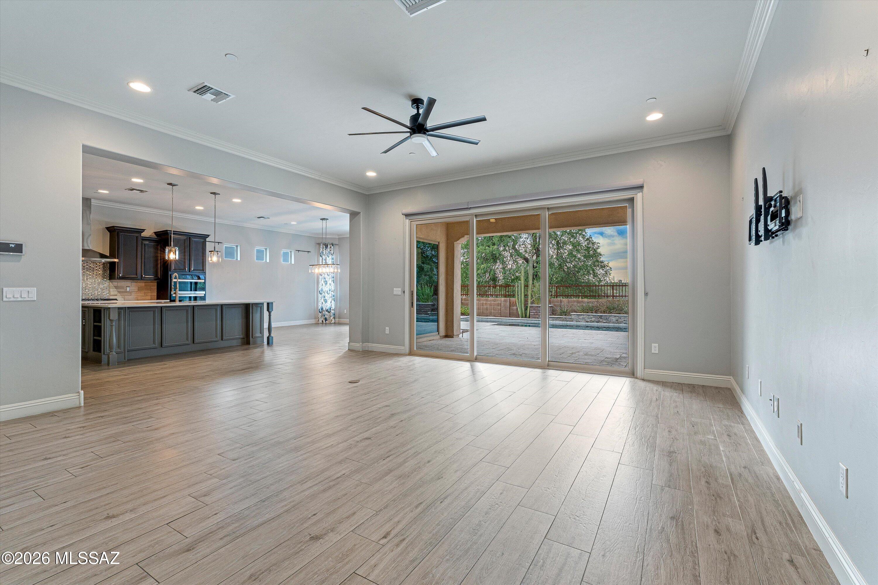 2447 N Wychwood Court