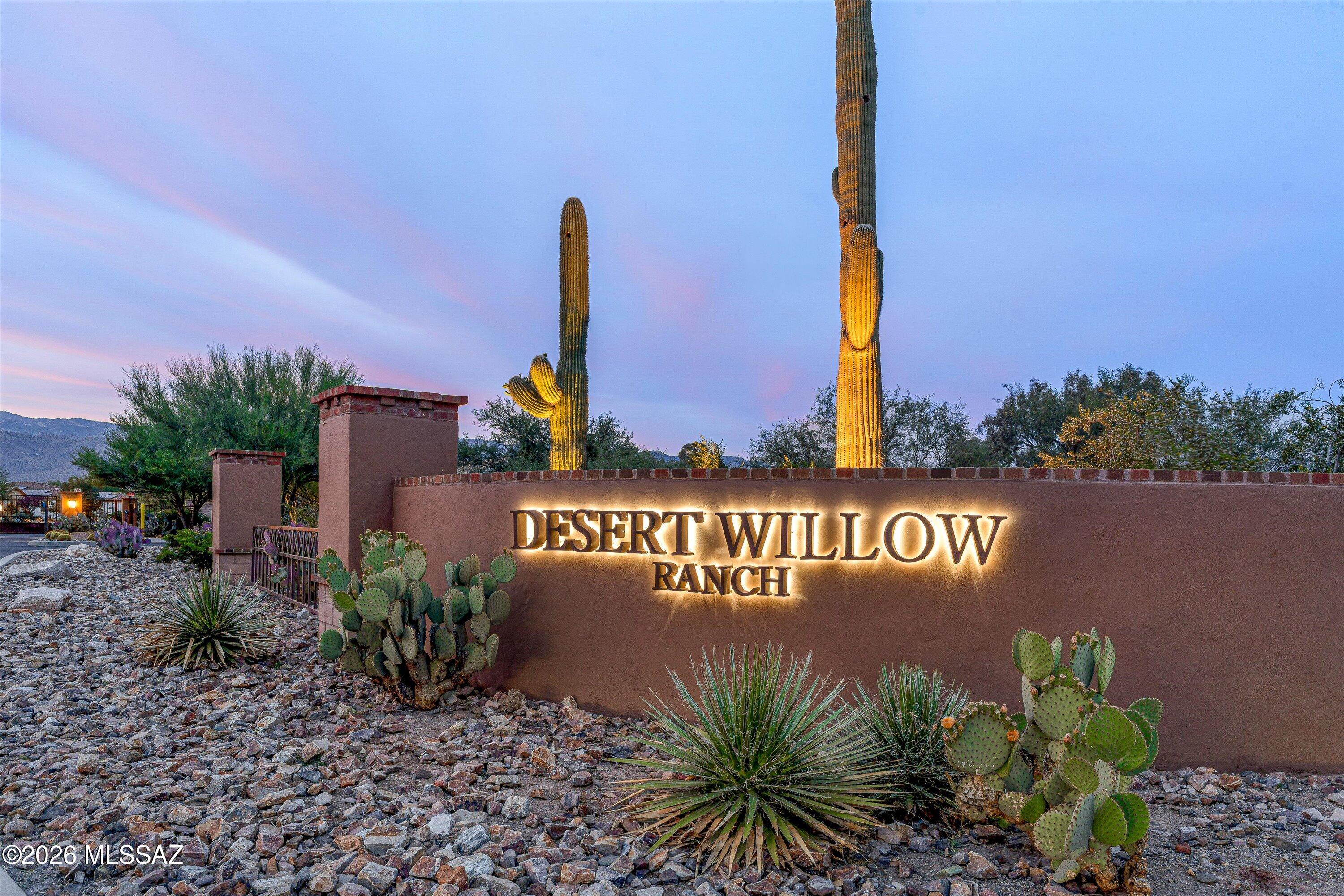 2447 N Wychwood Court