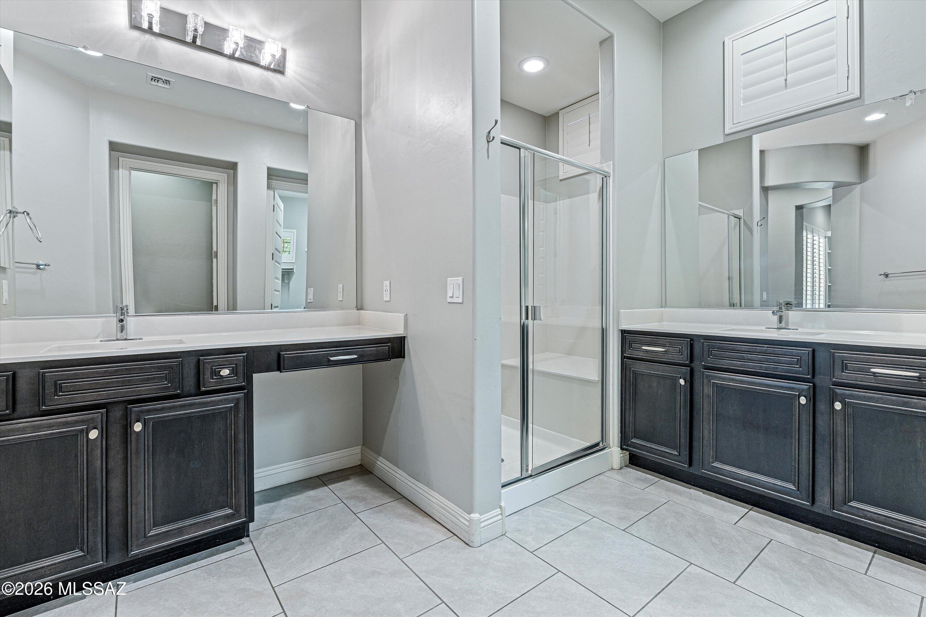 2447 N Wychwood Court