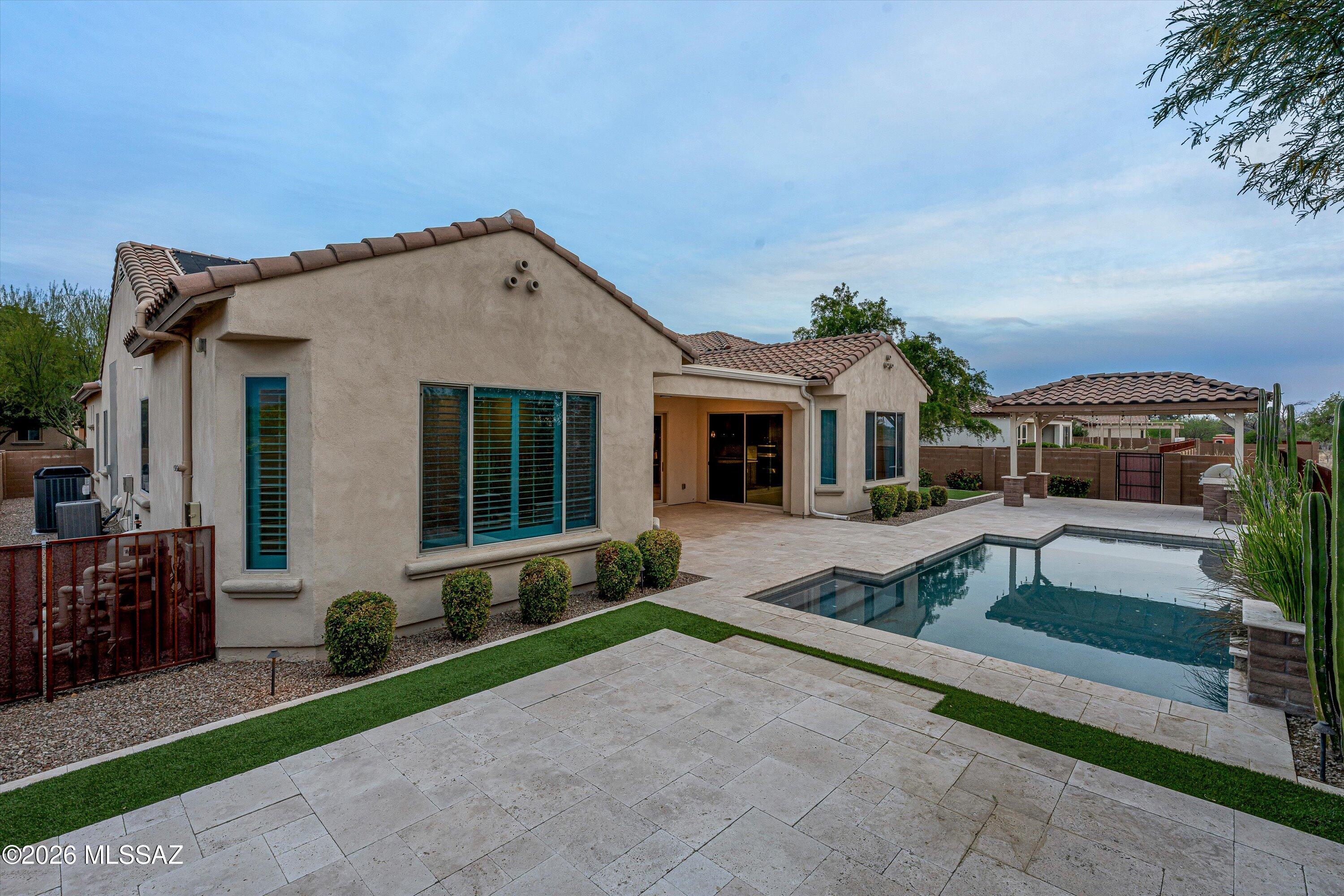 2447 N Wychwood Court