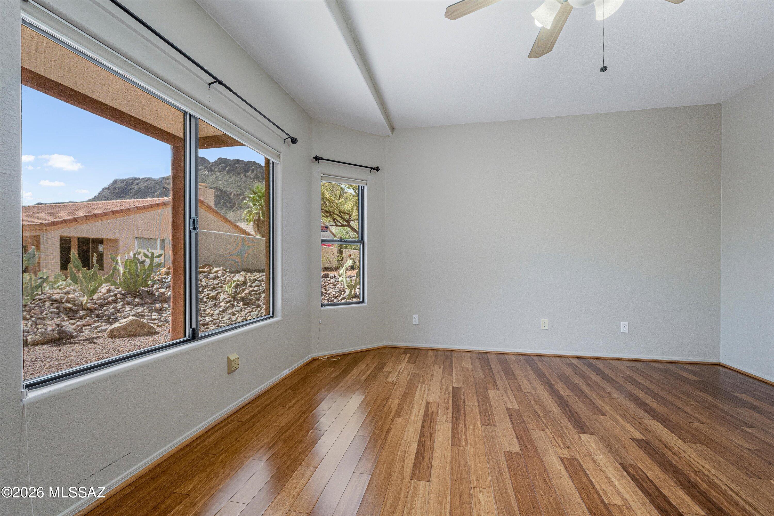 6035 W Ten Star Drive