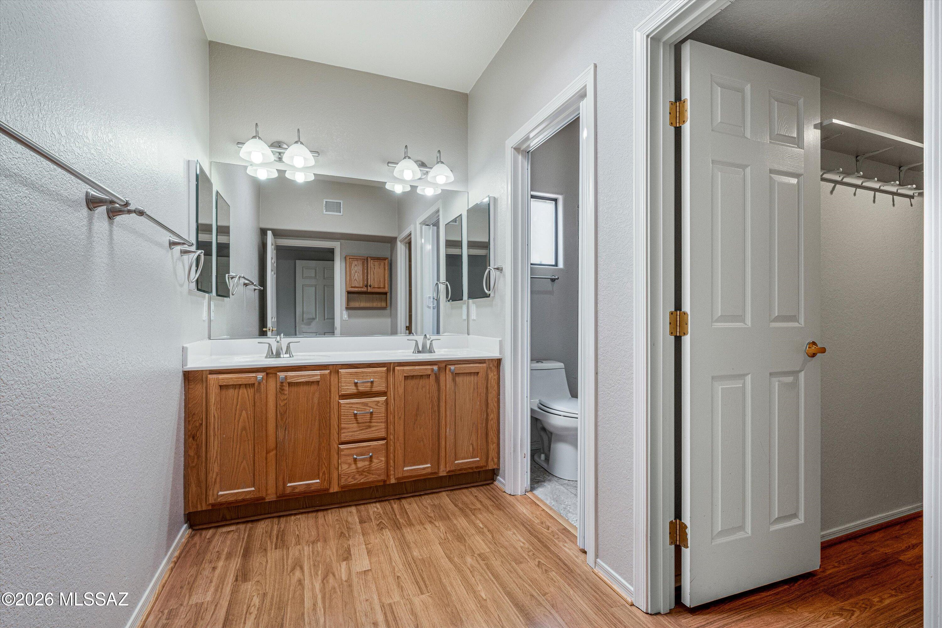 6035 W Ten Star Drive