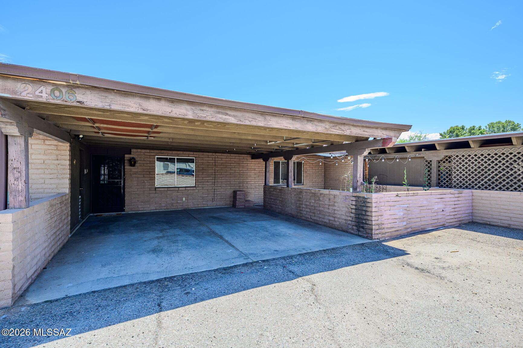 2406 N Shade Tree Circle