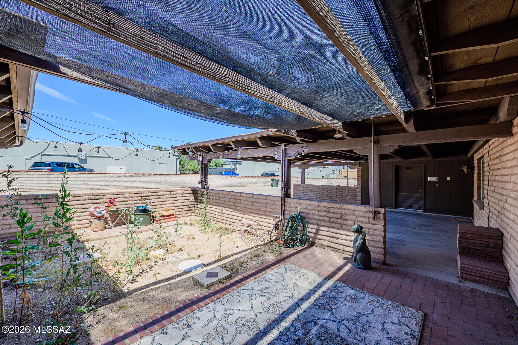 2406 N Shade Tree Circle