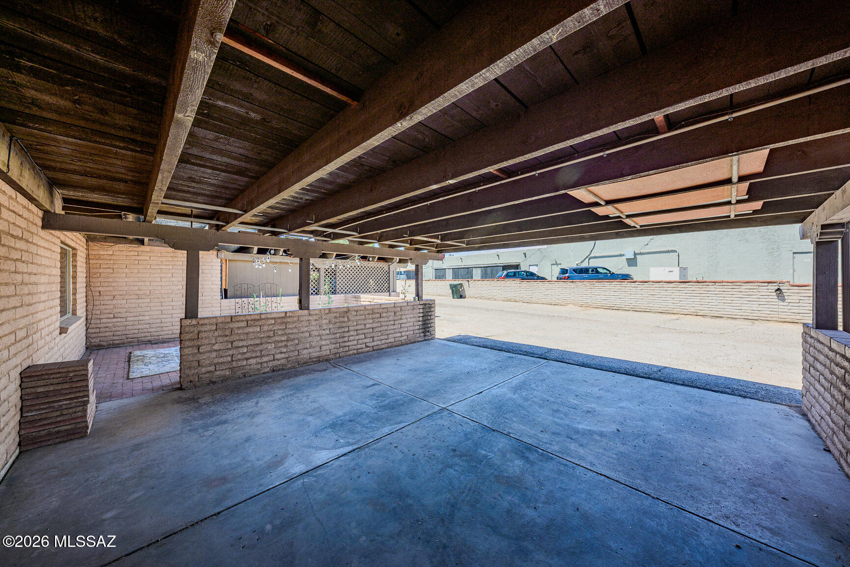 2406 N Shade Tree Circle