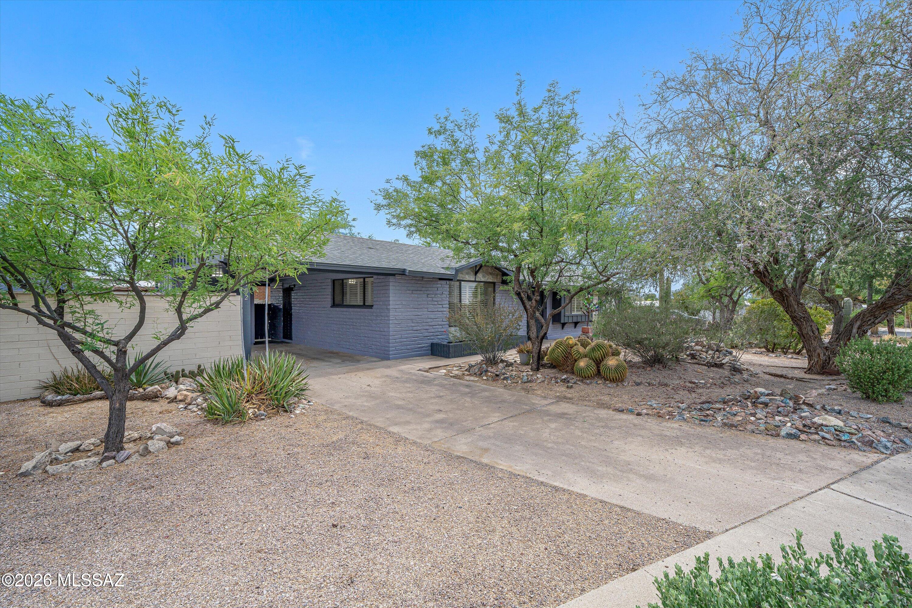 8302 E Kenyon Drive