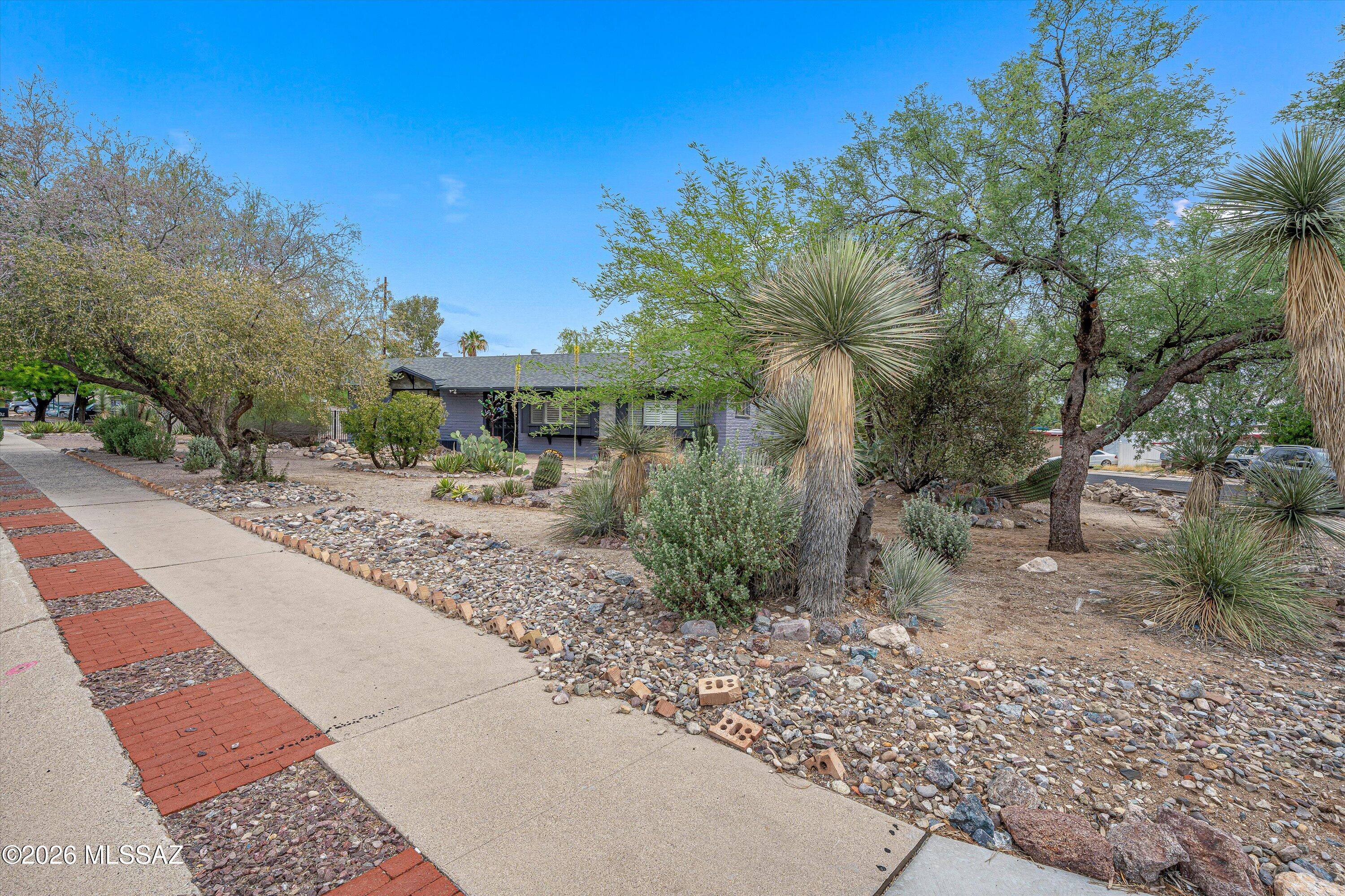 8302 E Kenyon Drive