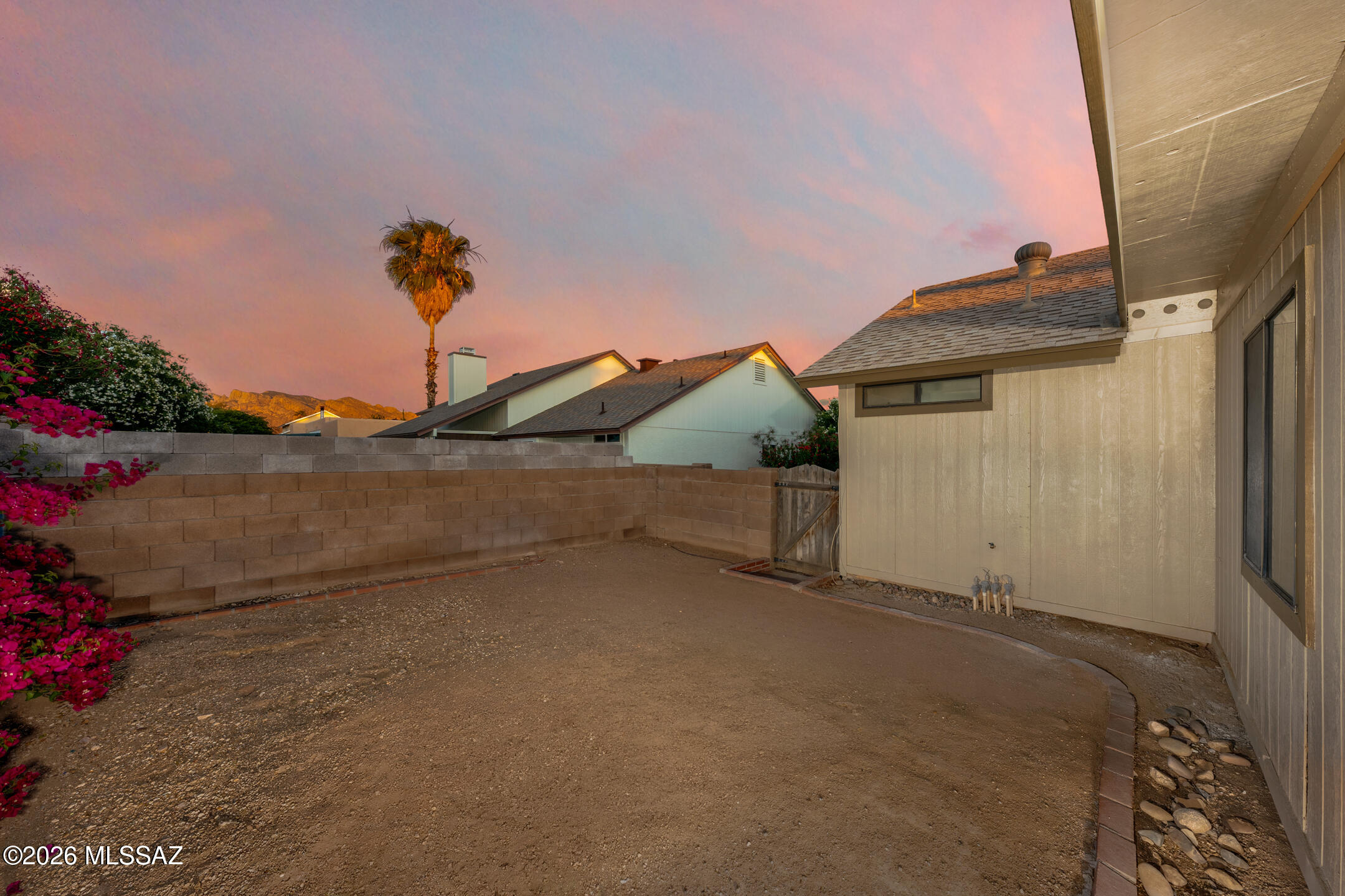2762 W Camino Ebano