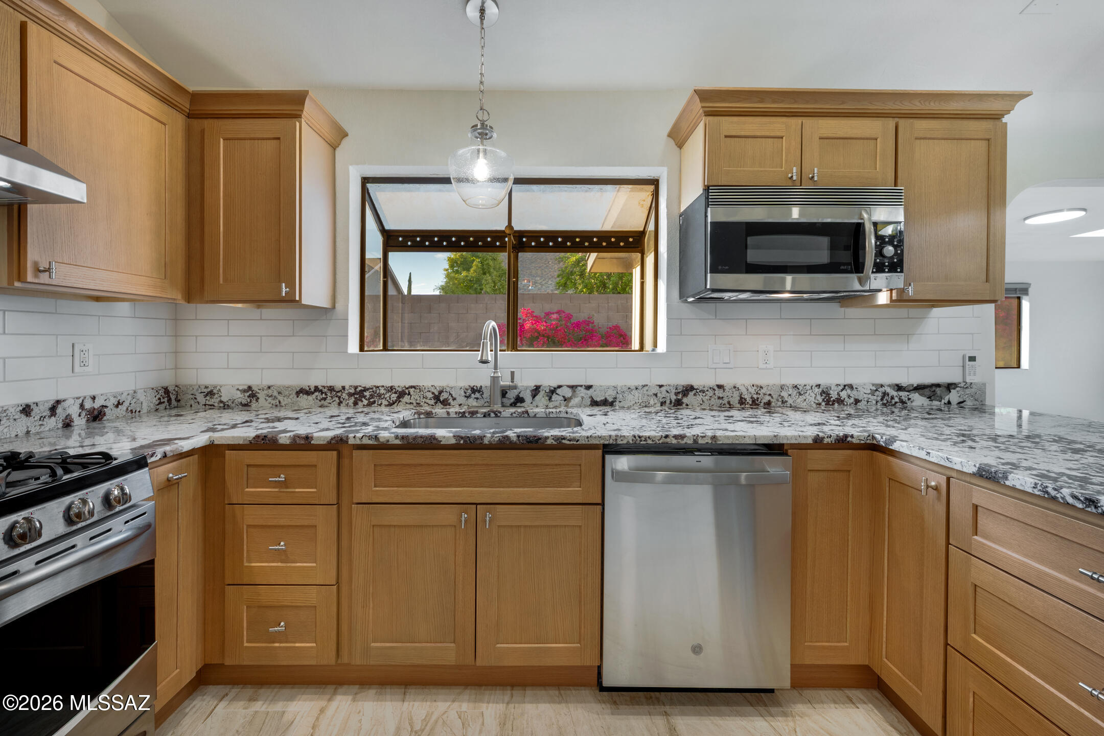 2762 W Camino Ebano