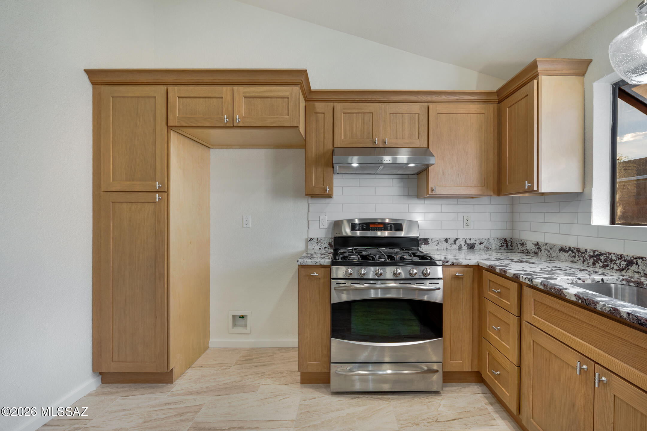 2762 W Camino Ebano
