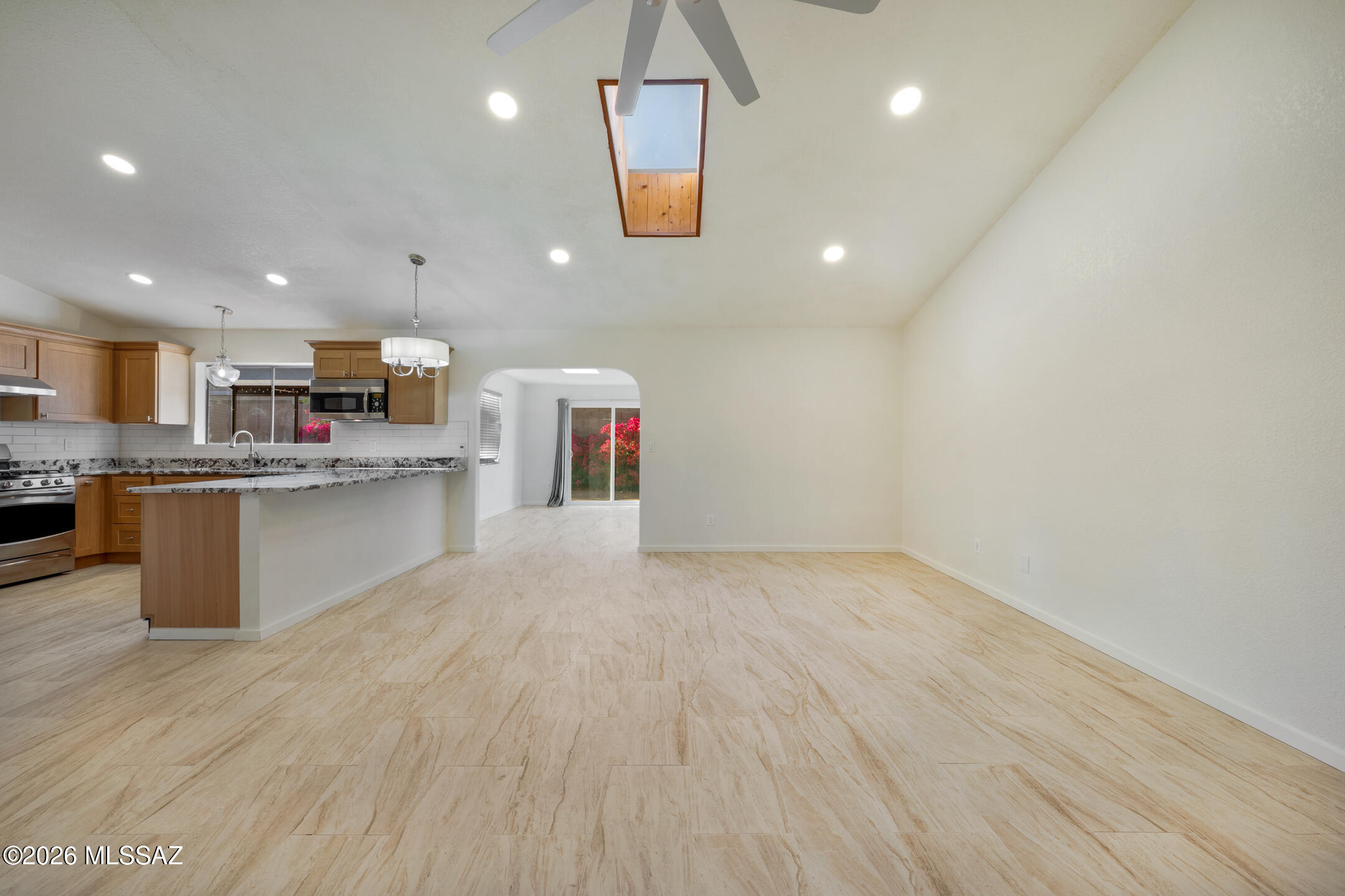 2762 W Camino Ebano