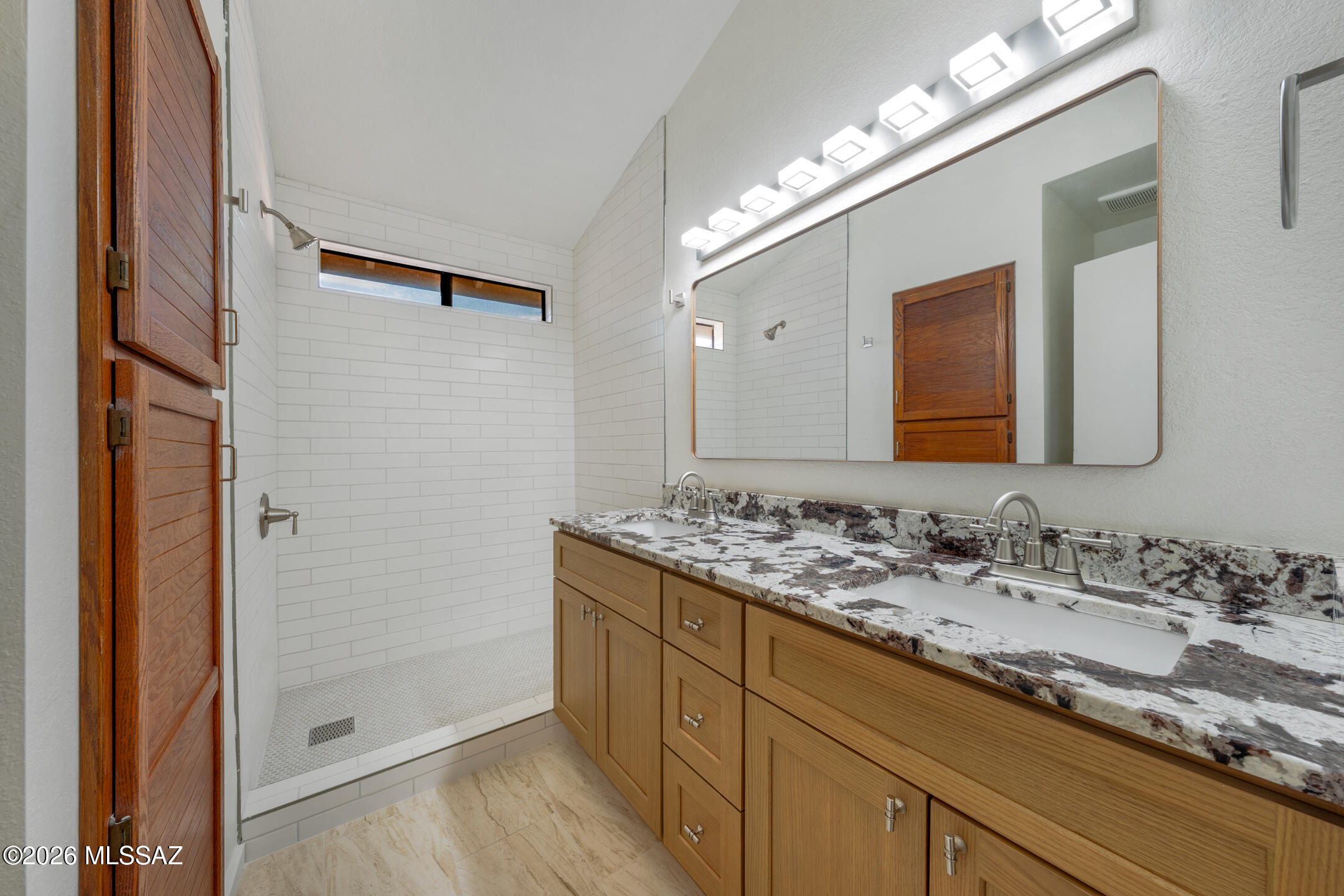 2762 W Camino Ebano