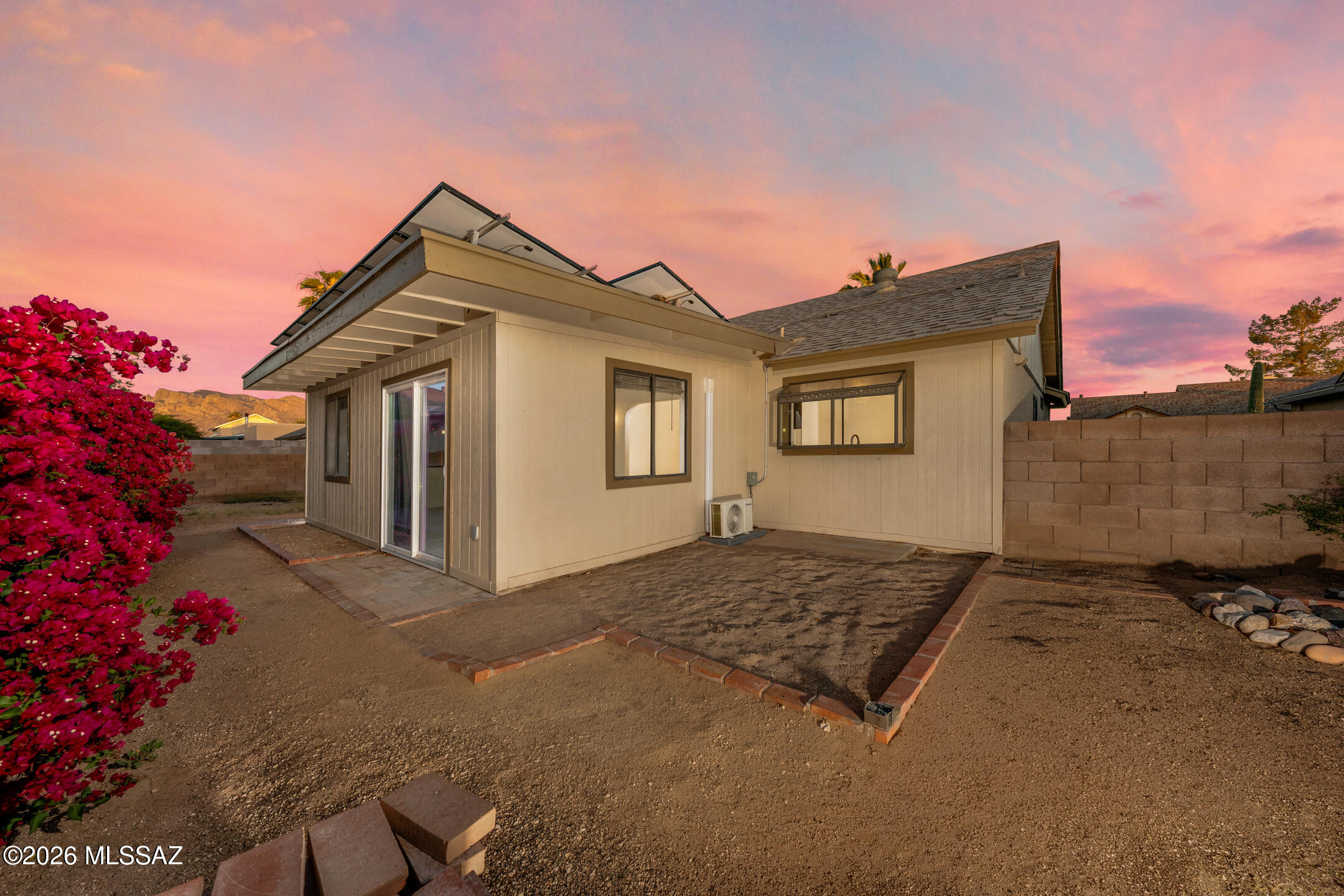 2762 W Camino Ebano