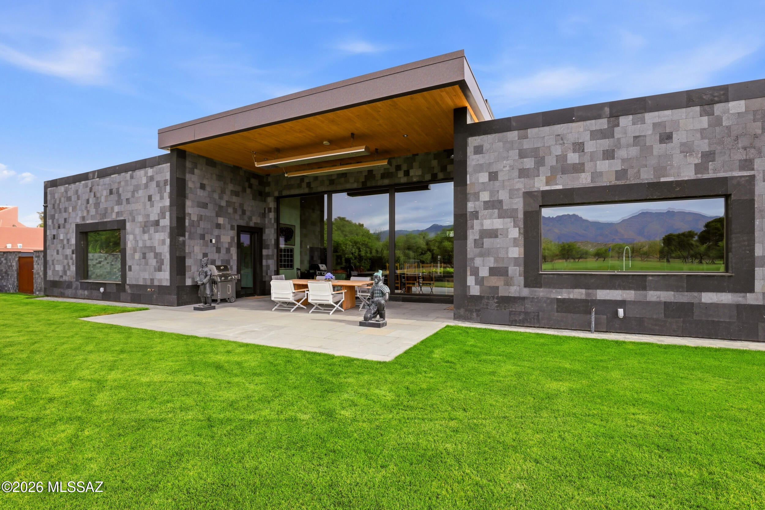 2965 N Calle Ladera