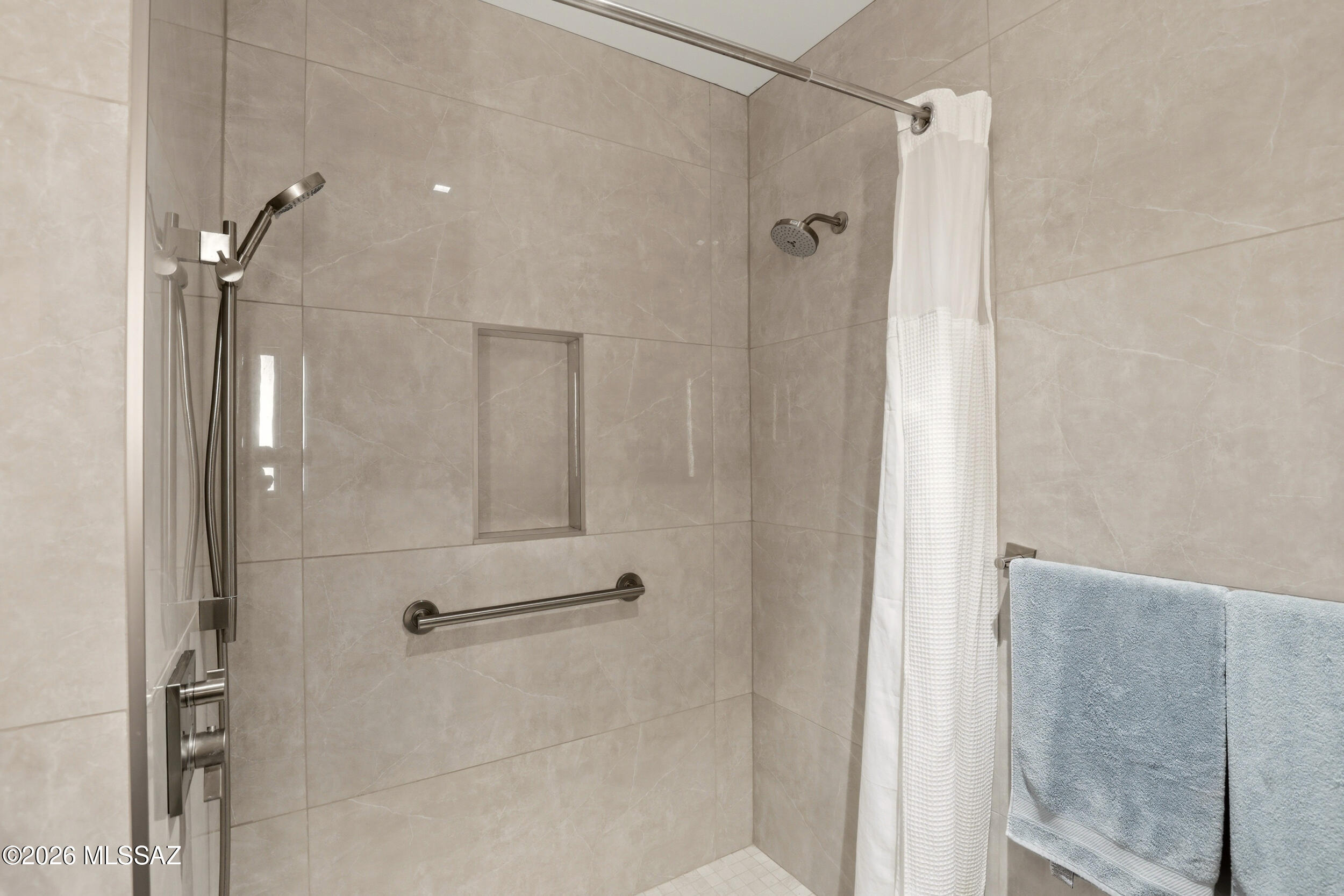 2965 N Calle Ladera