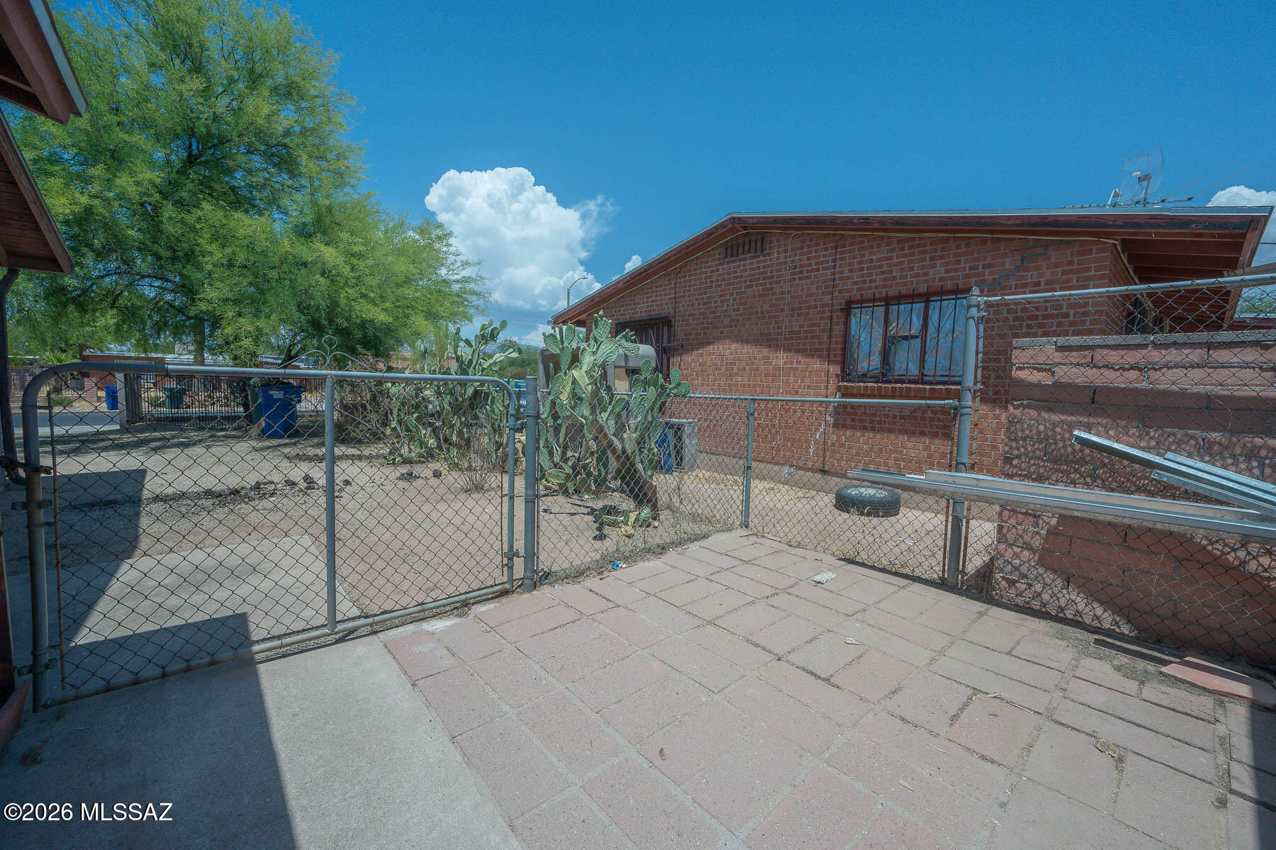 2426 E 20th Street