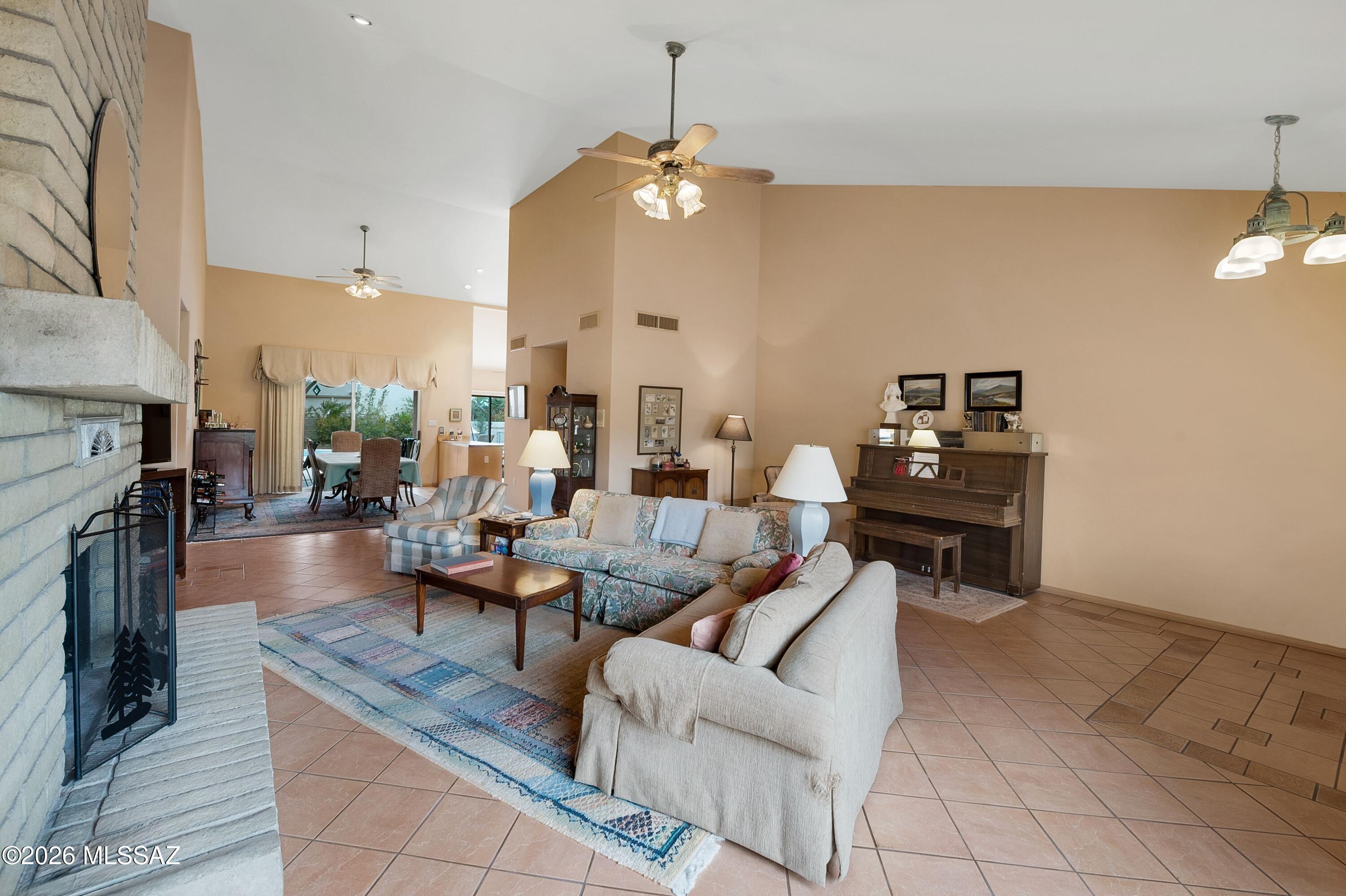 12390 E Avenida De La Vista Verde