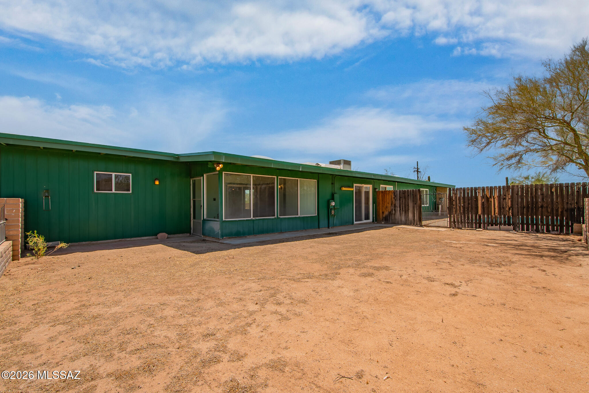 2840 W Maximilian Place
