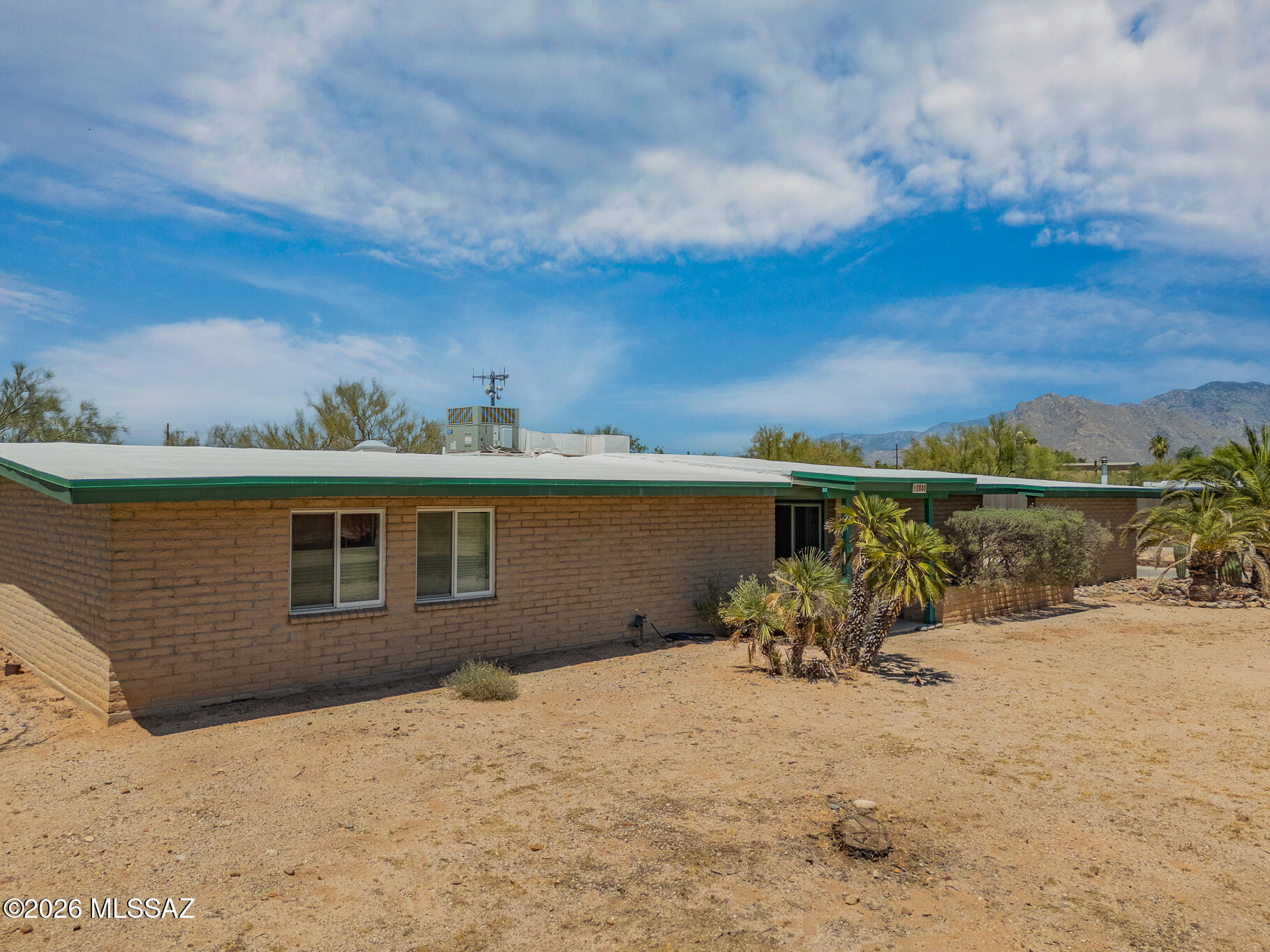 2840 W Maximilian Place