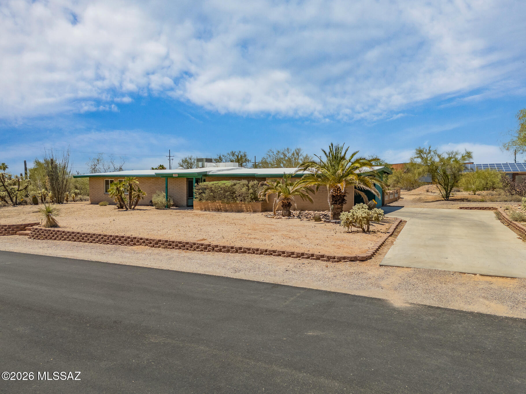 2840 W Maximilian Place
