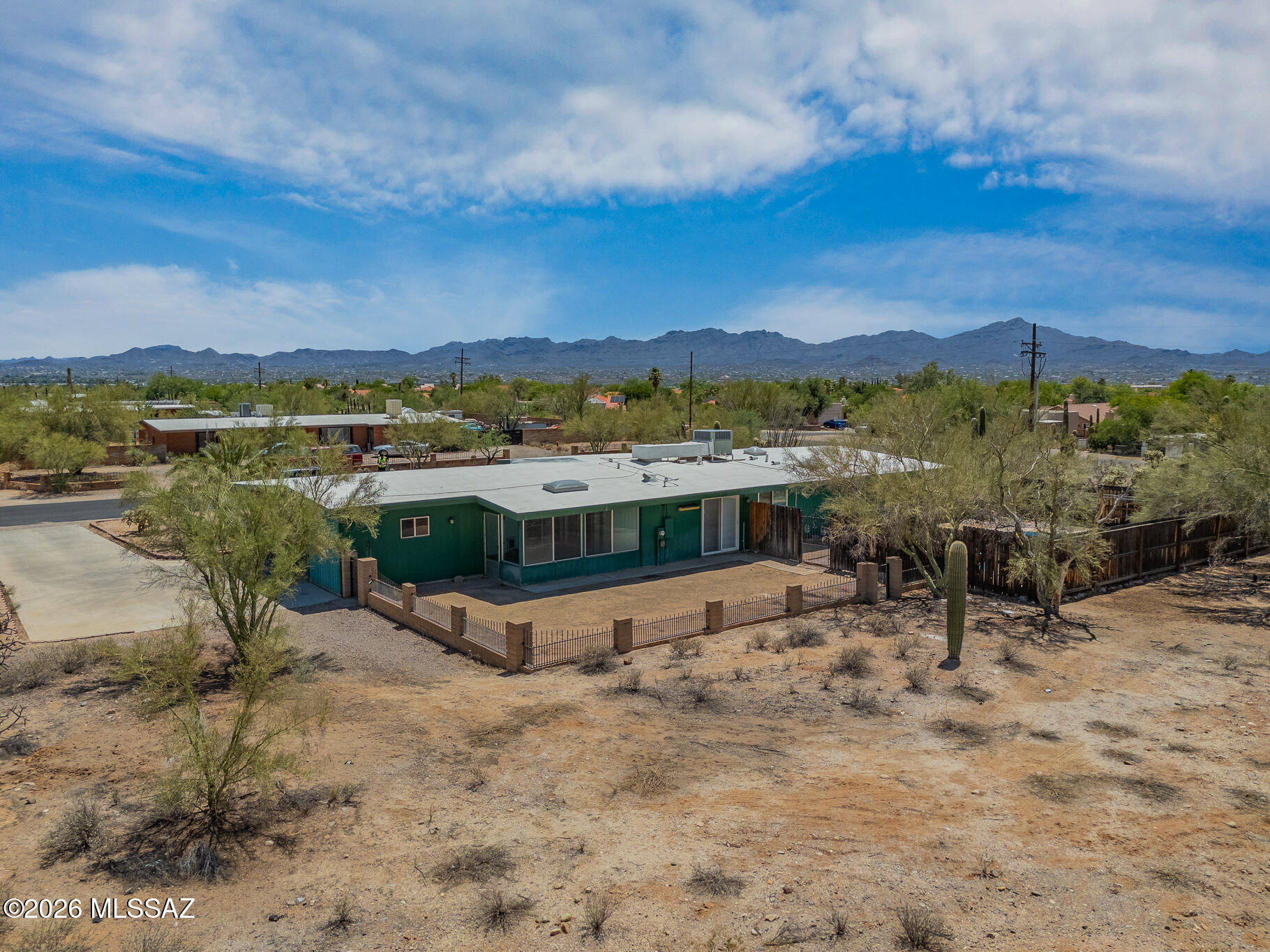 2840 W Maximilian Place